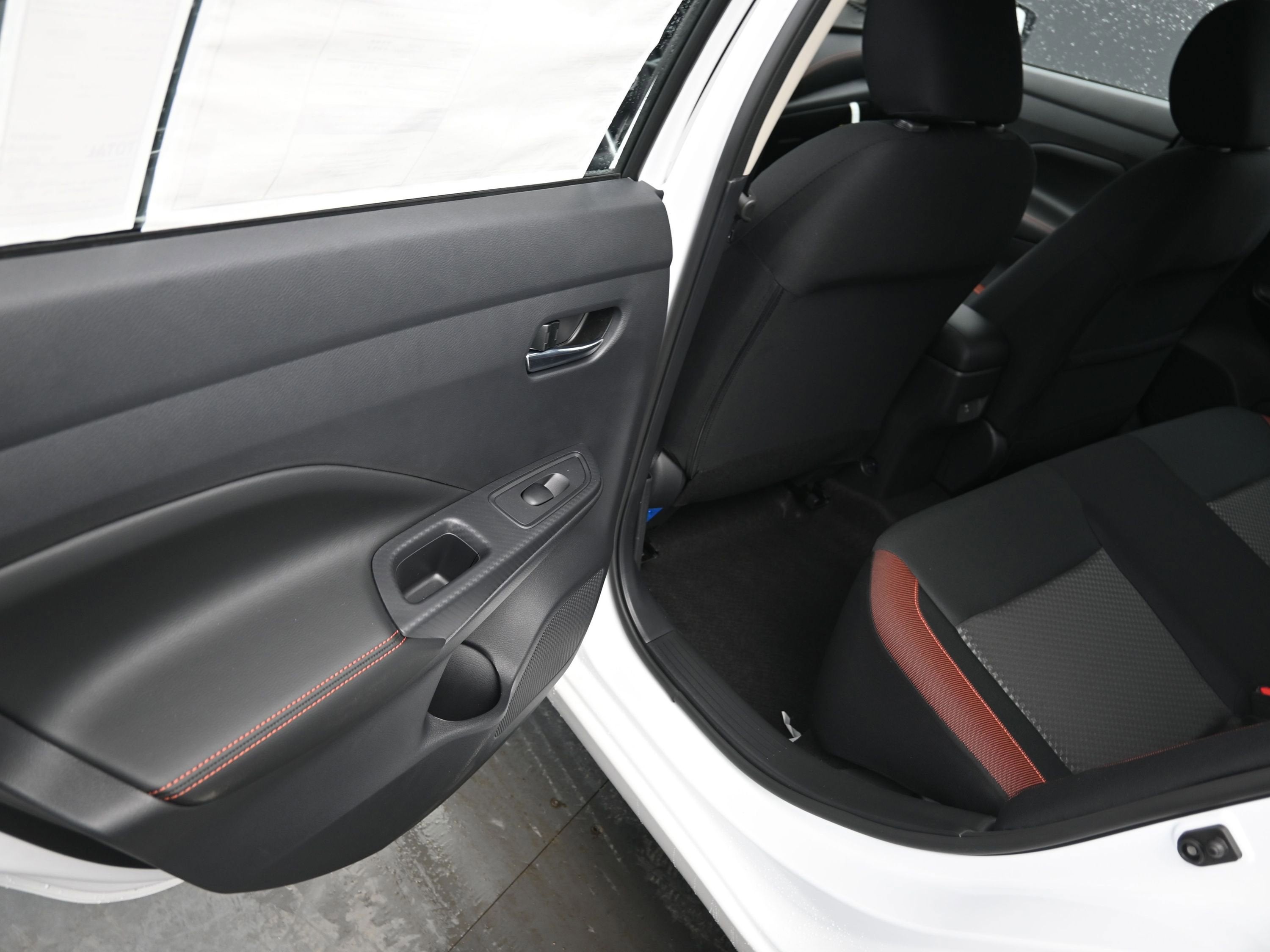 2025 Nissan VERSA SR