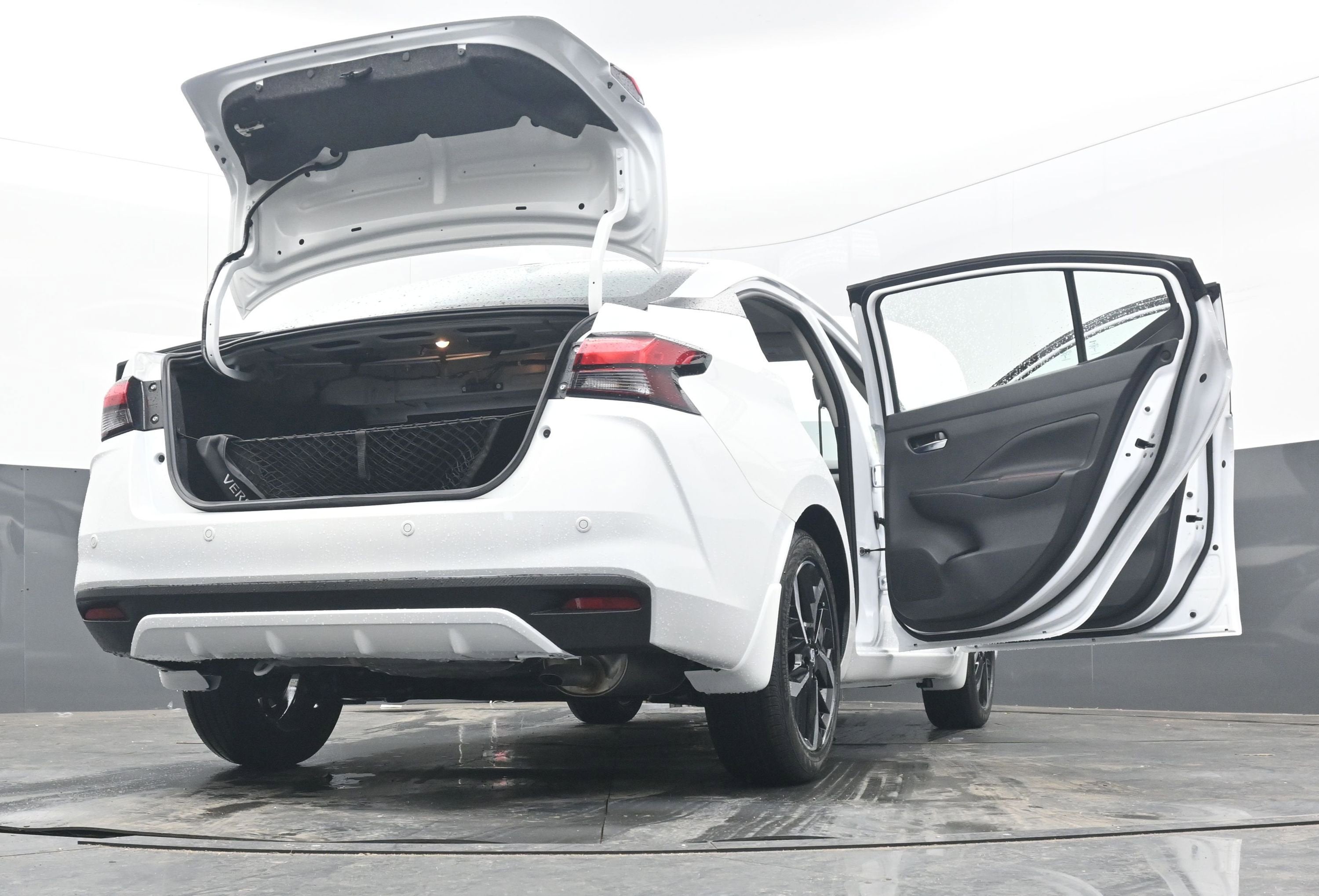 2025 Nissan VERSA SR