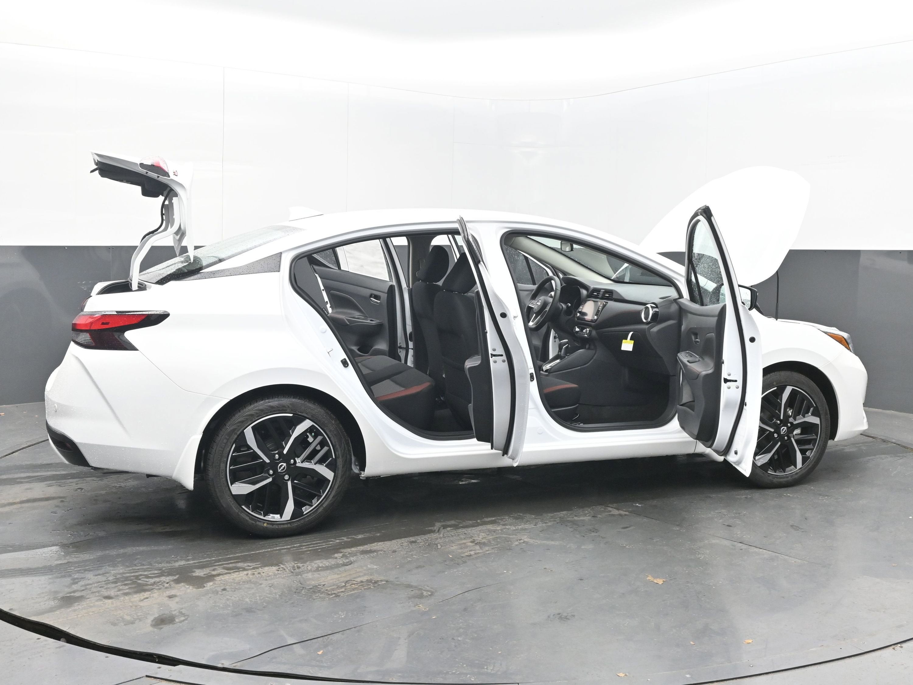 2025 Nissan VERSA SR