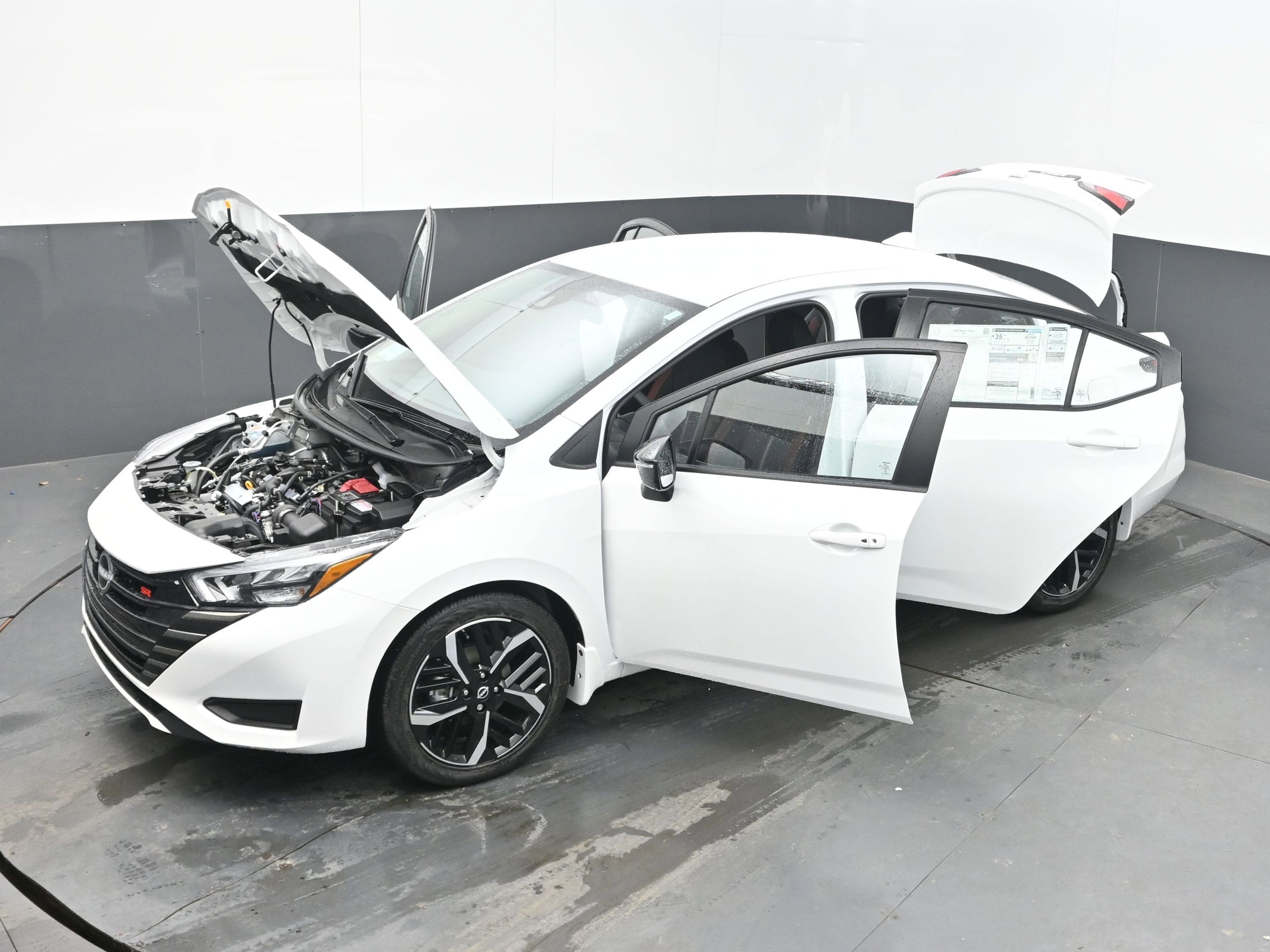 2025 Nissan VERSA SR