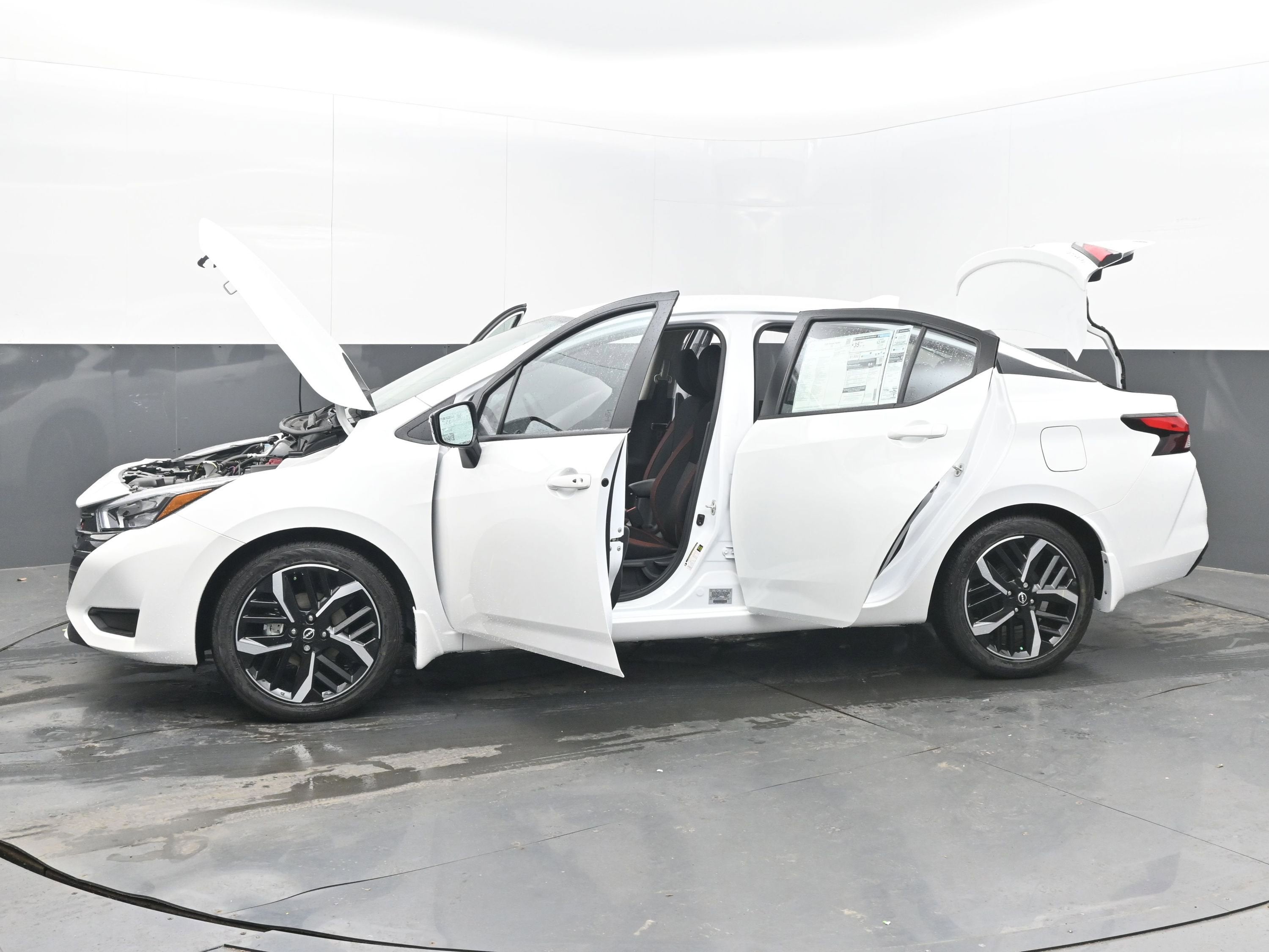 2025 Nissan VERSA SR