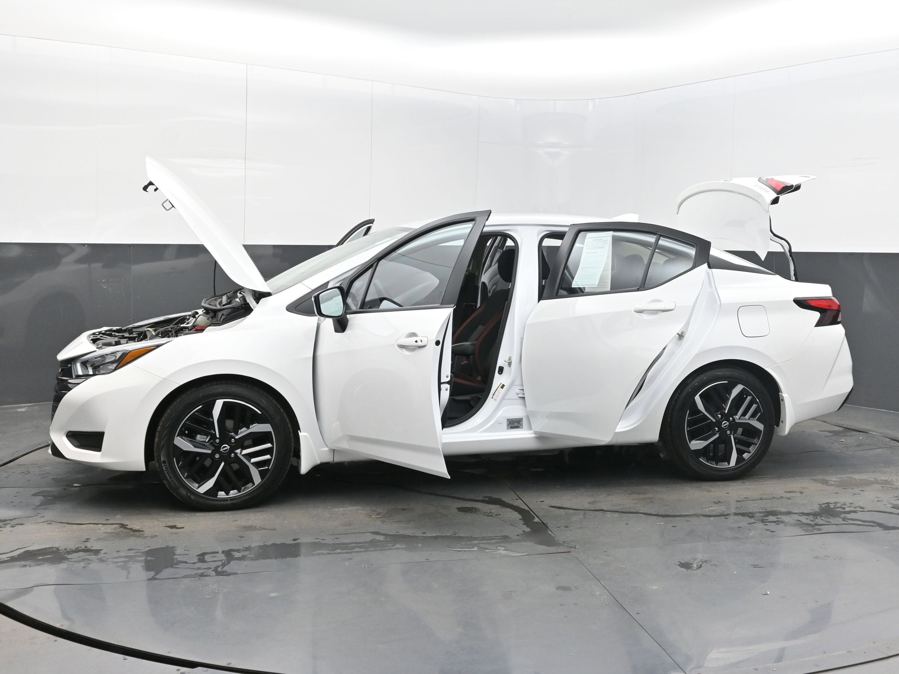 2025 Nissan Versa SR