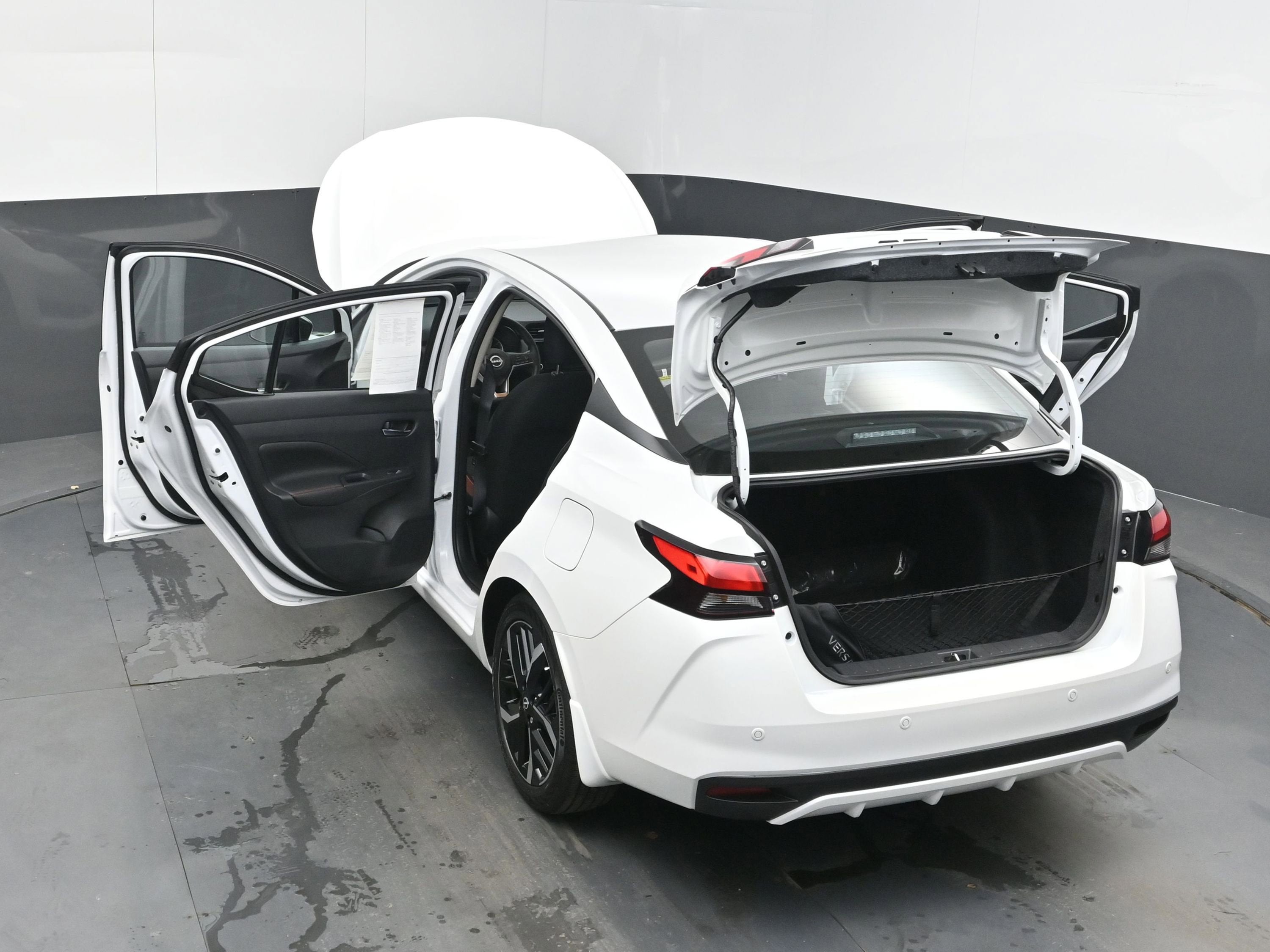 2025 Nissan Versa SR