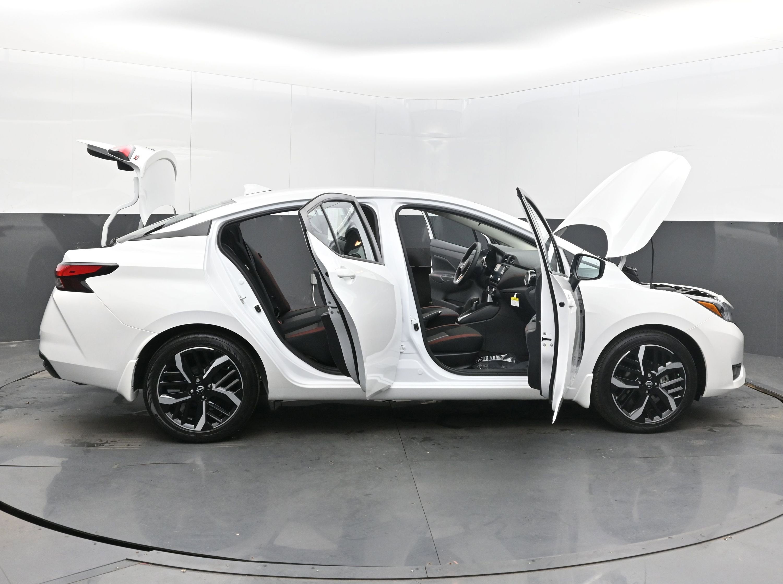 2025 Nissan Versa SR