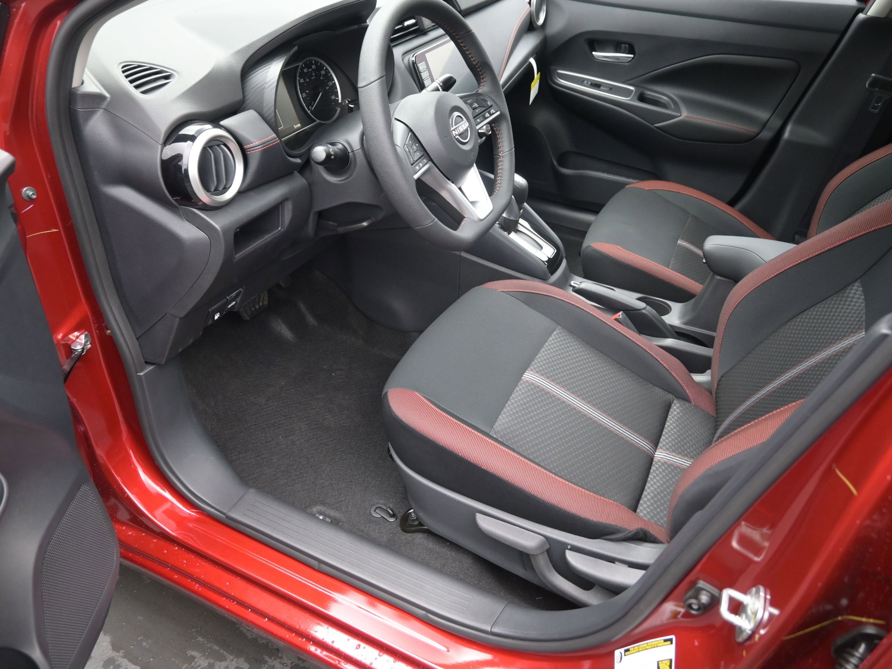 2025 Nissan VERSA SR