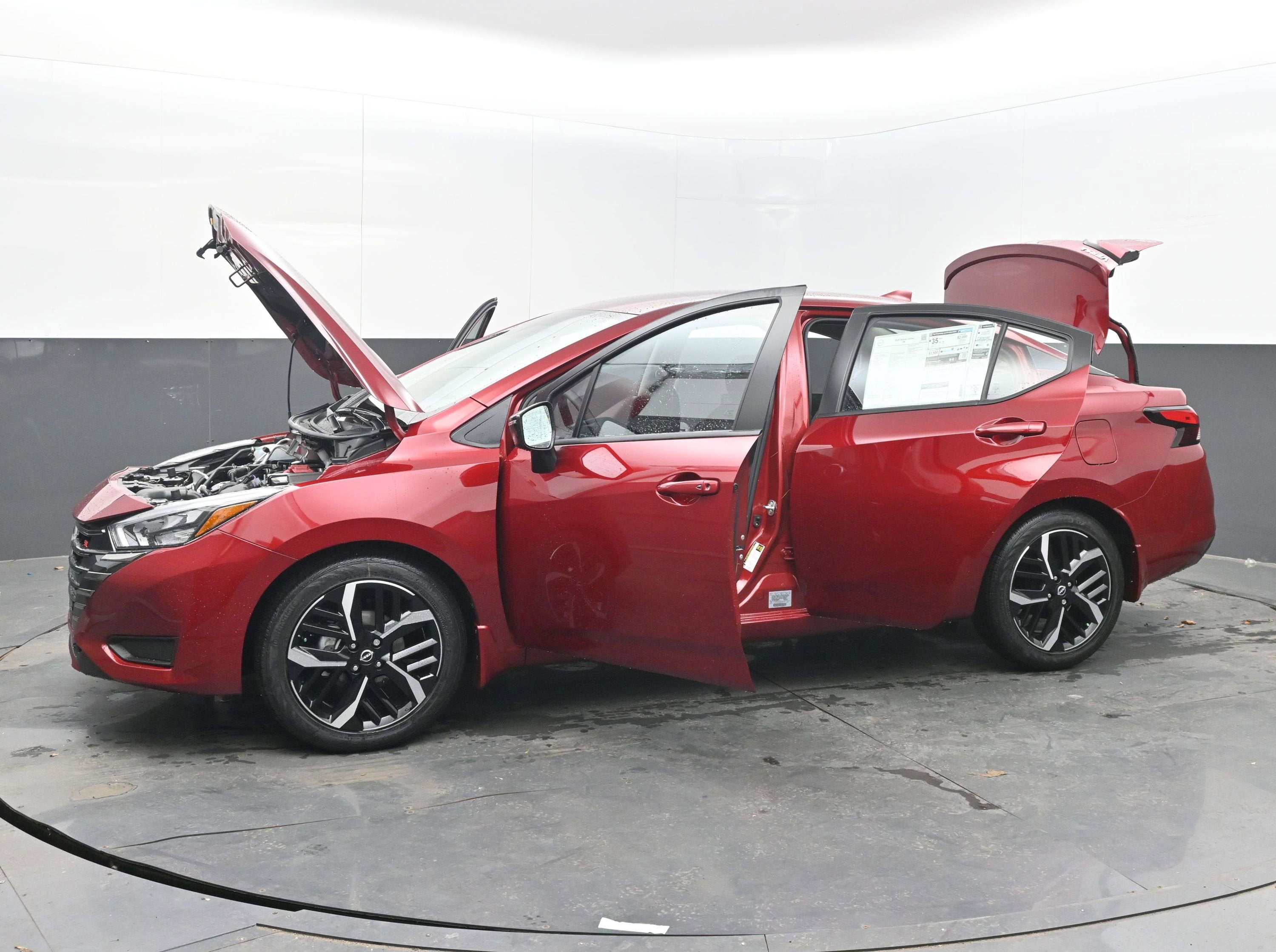 2025 Nissan VERSA SR