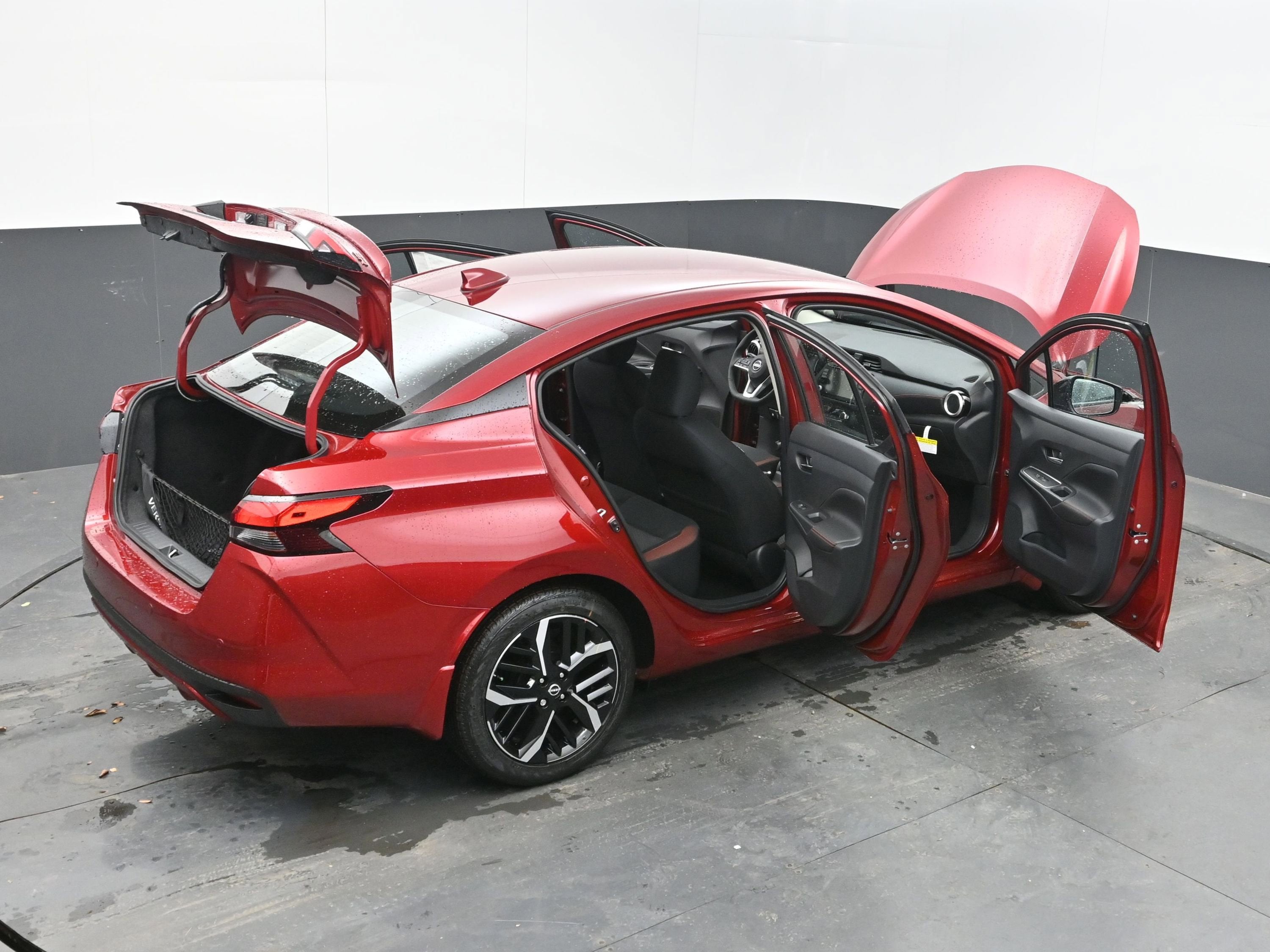 2025 Nissan VERSA SR