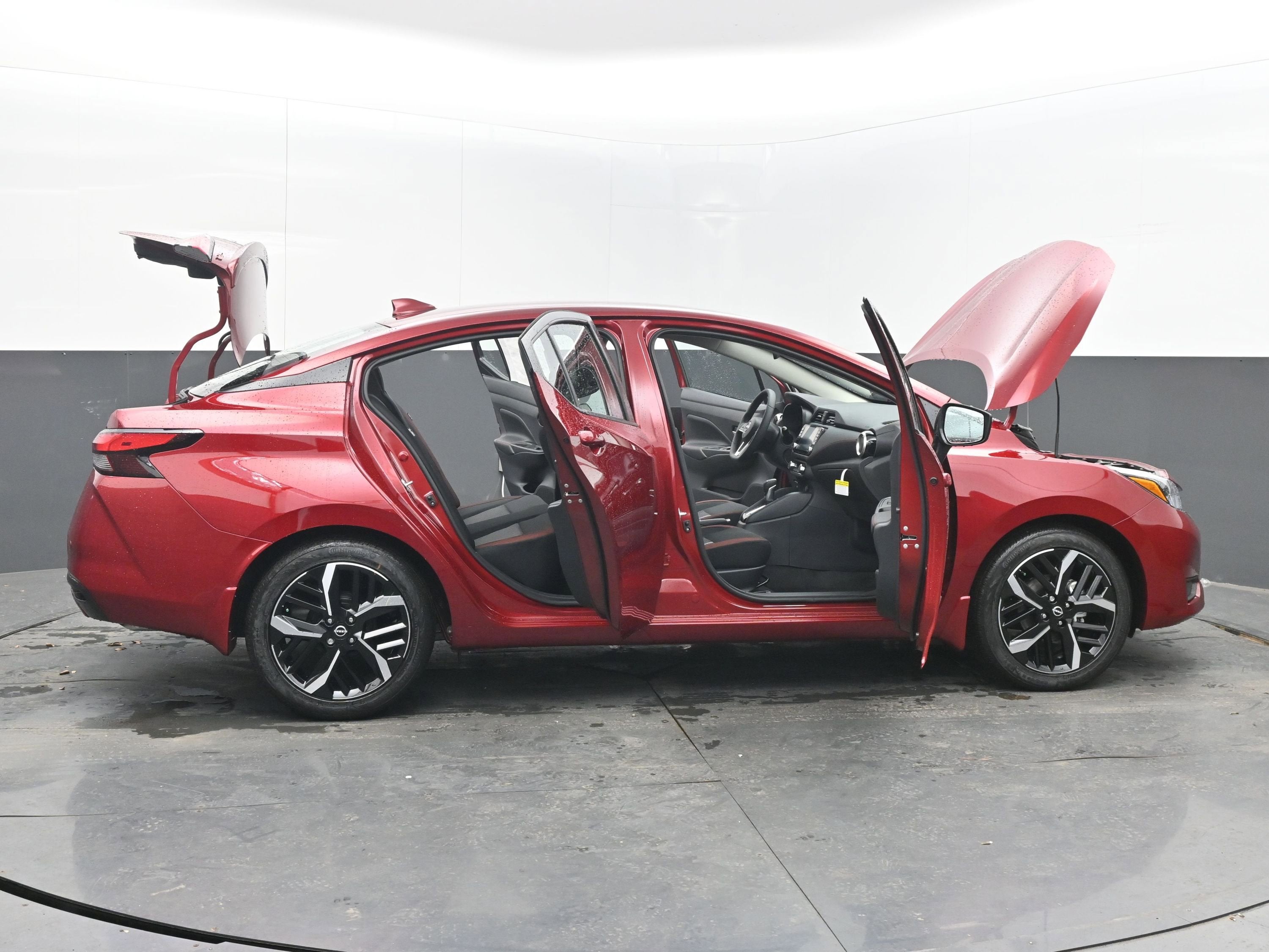 2025 Nissan VERSA SR