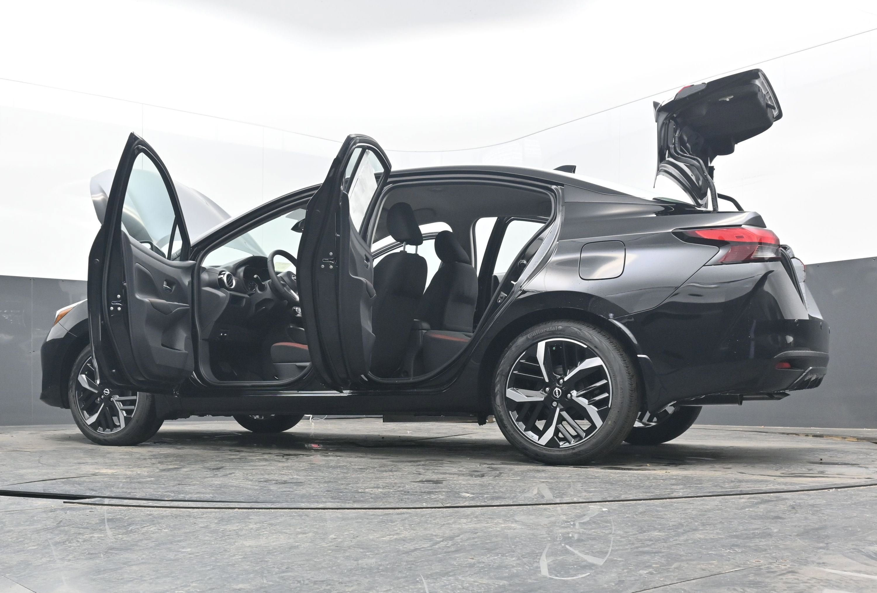 2025 Nissan VERSA SR