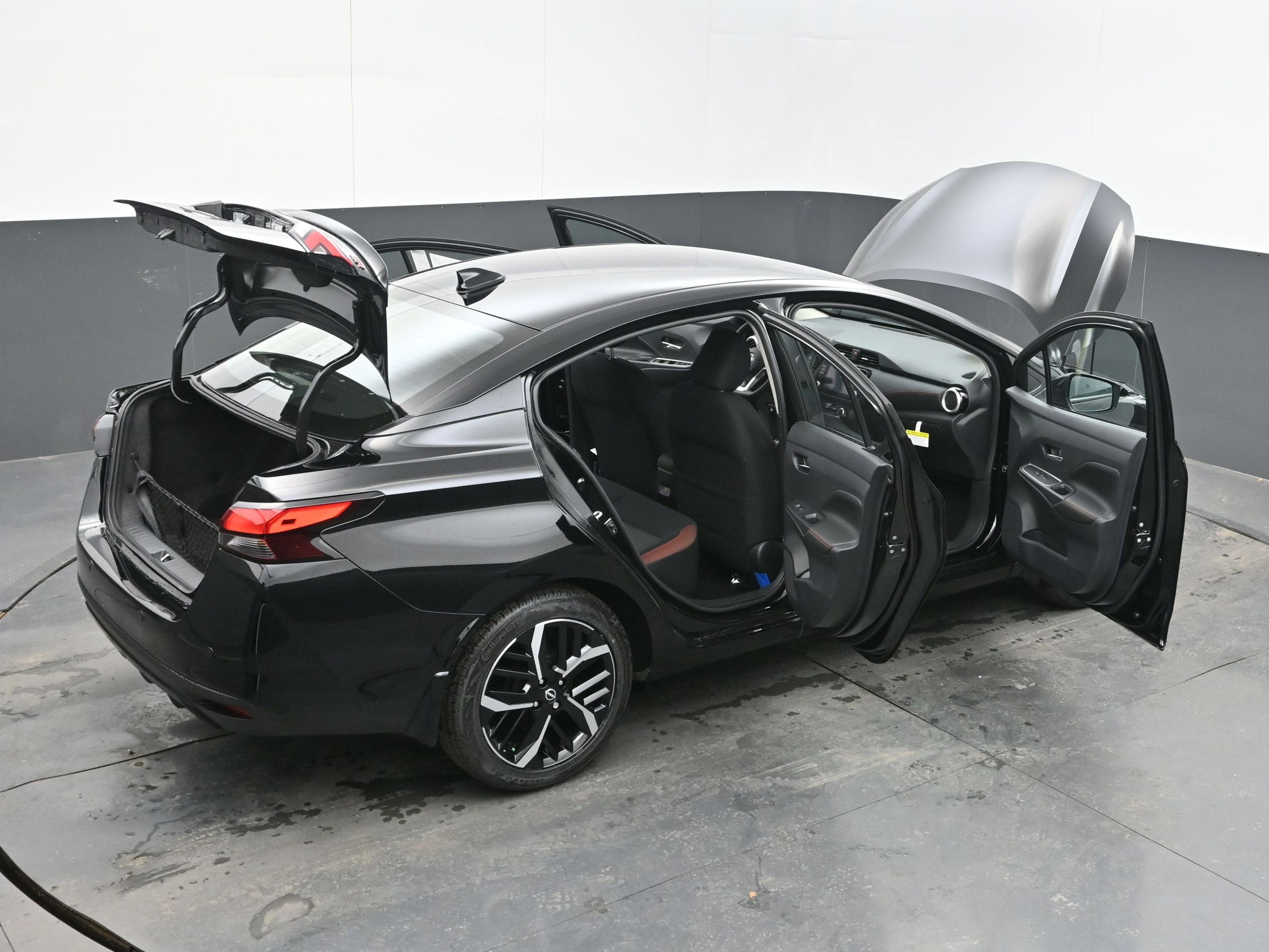 2025 Nissan VERSA SR