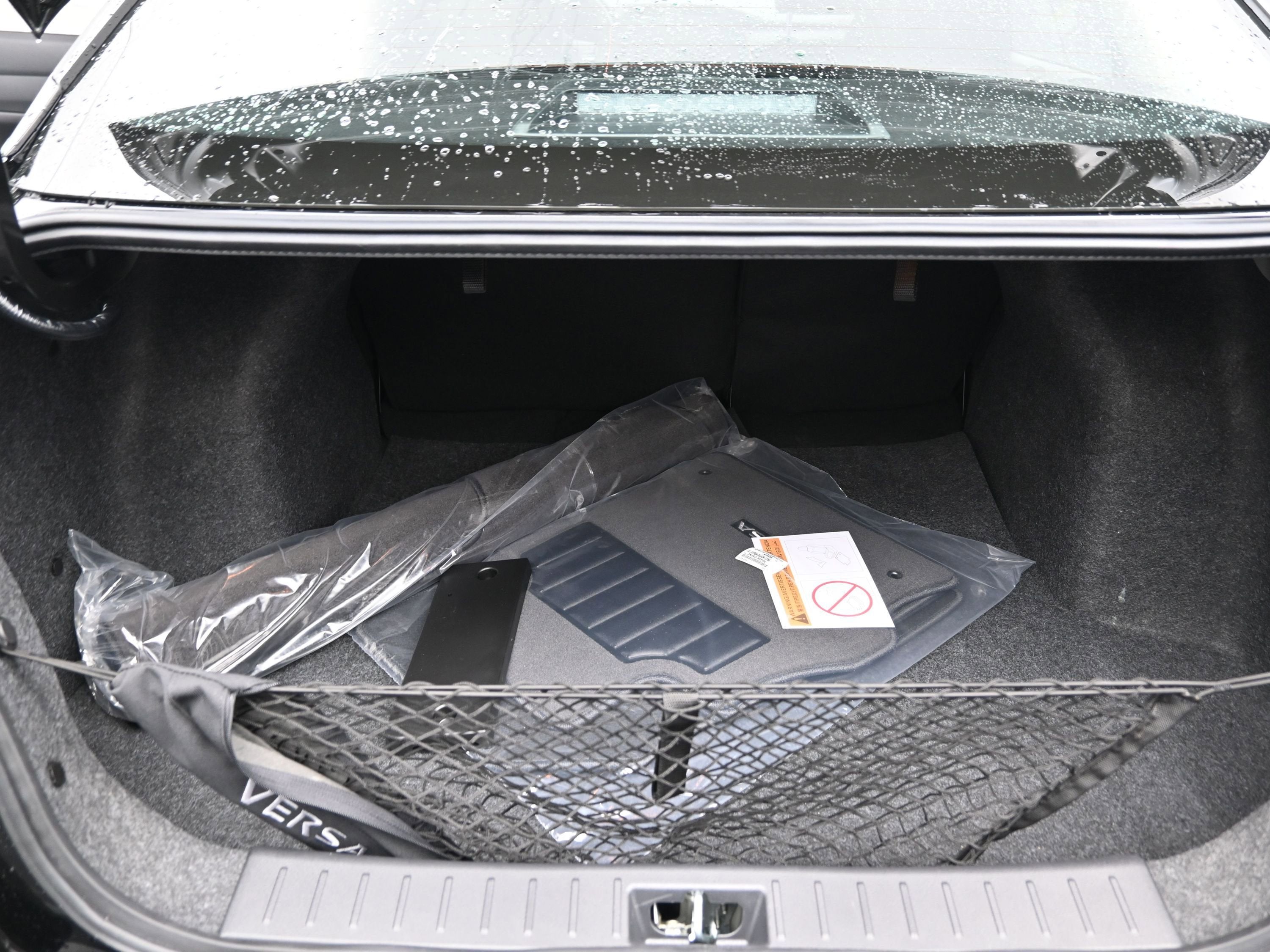 2025 Nissan VERSA SR