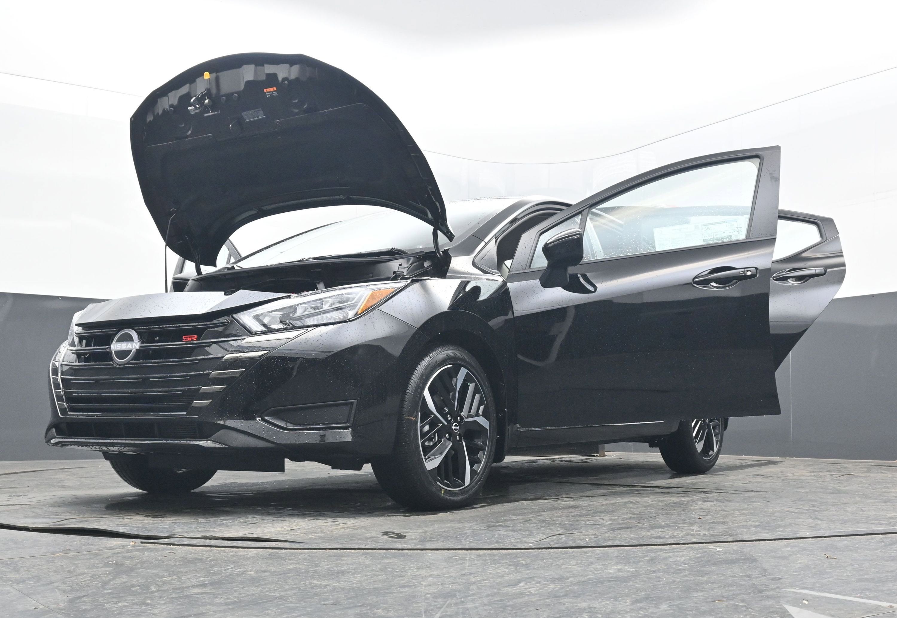 2025 Nissan VERSA SR