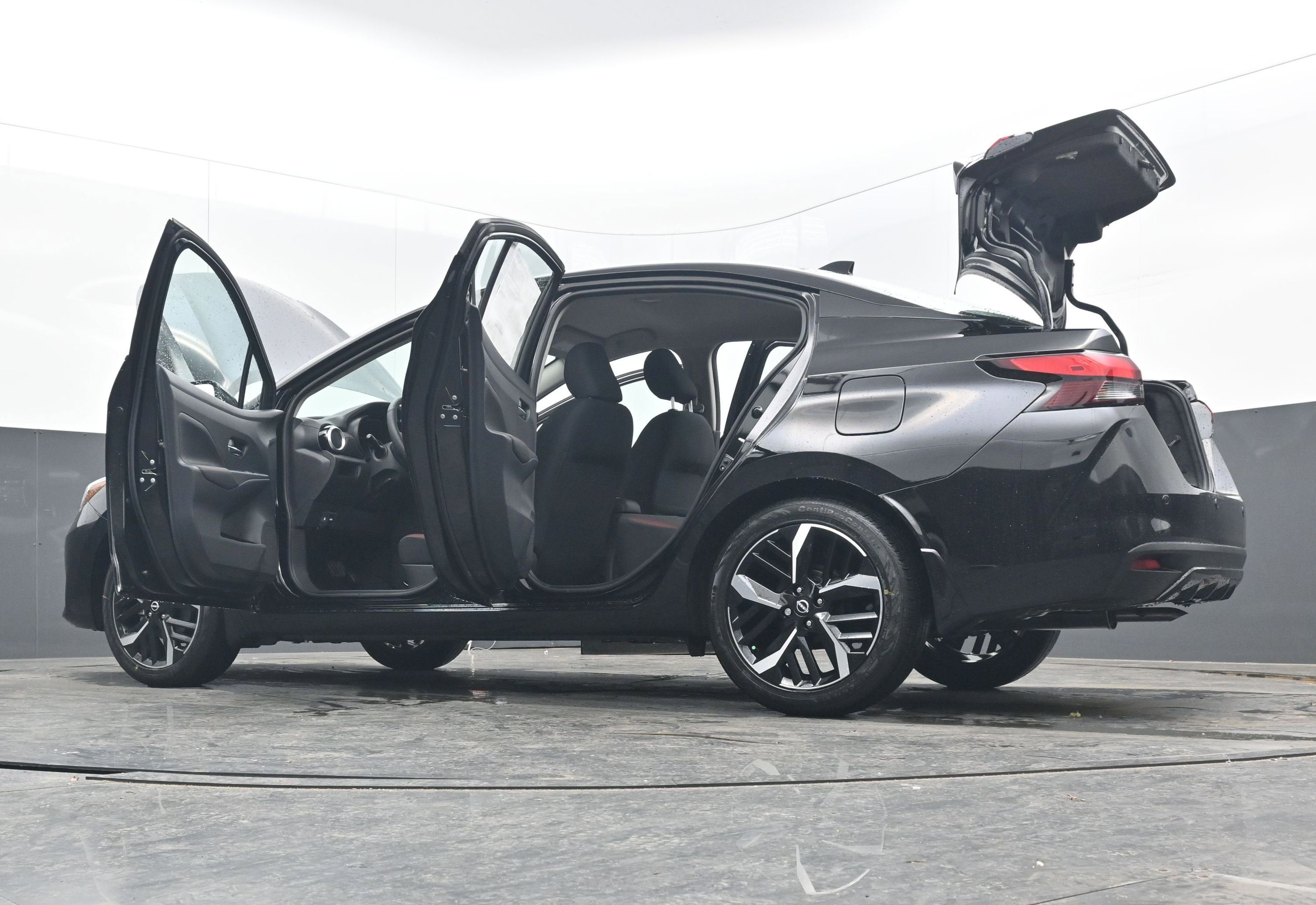 2025 Nissan VERSA SR