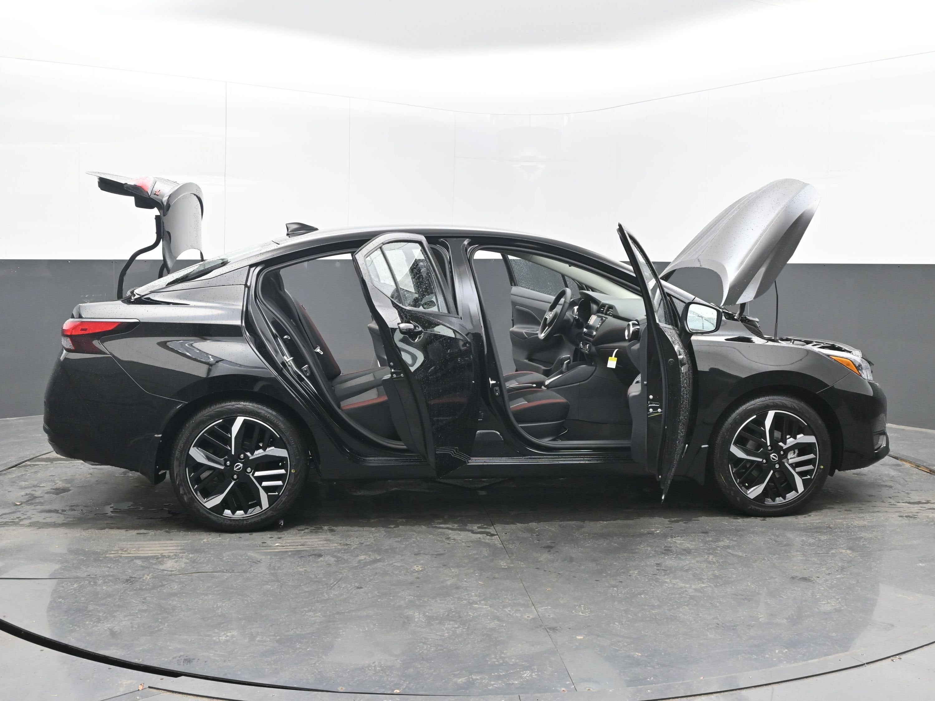 2025 Nissan VERSA SR