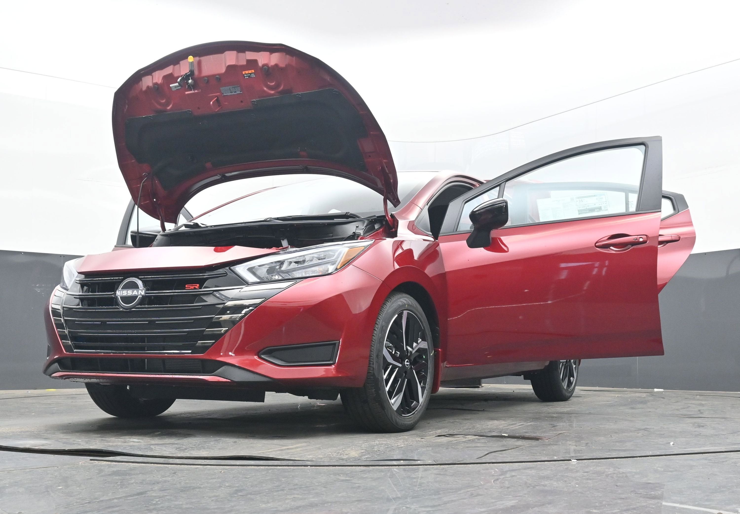 2025 Nissan VERSA SR