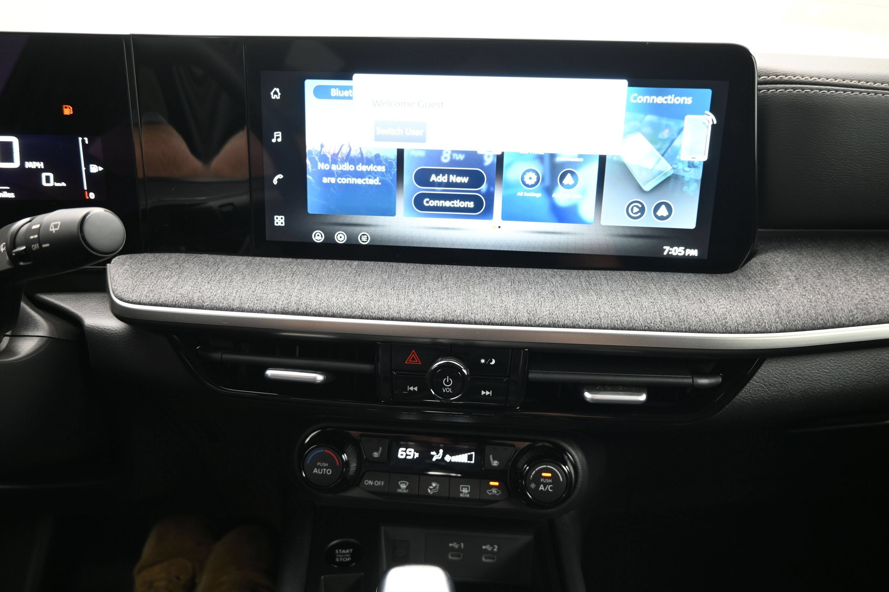 2026 Nissan KICKS SV PREMIUM