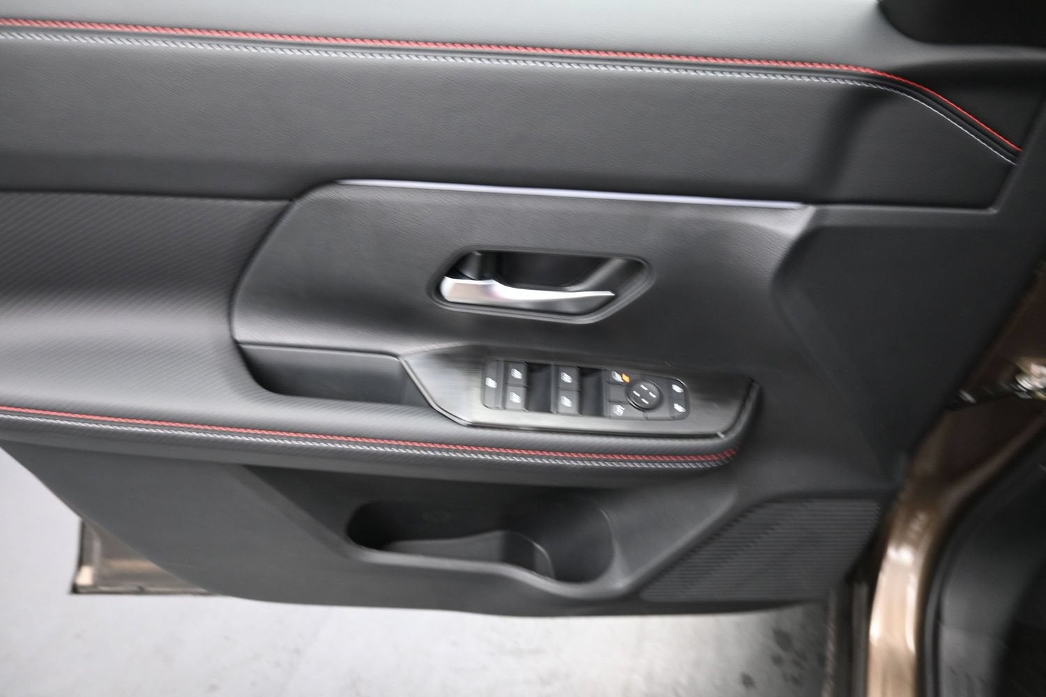 2027 Nissan KICKS SR