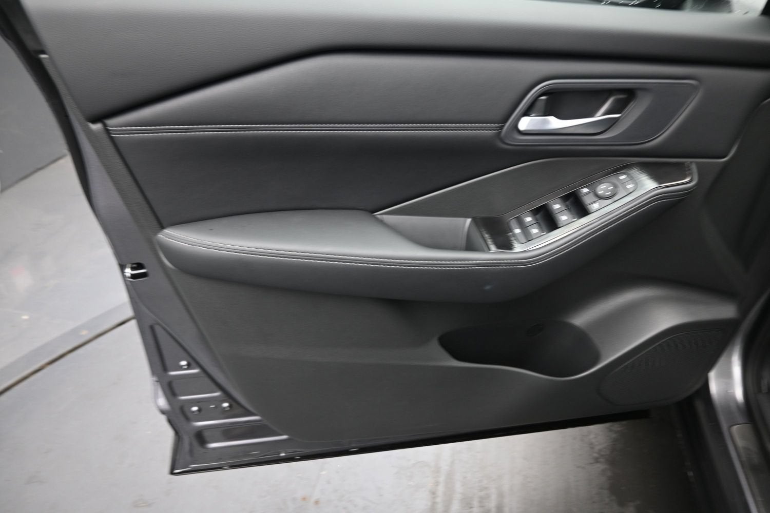 2027 Nissan ROGUE Dark Armor