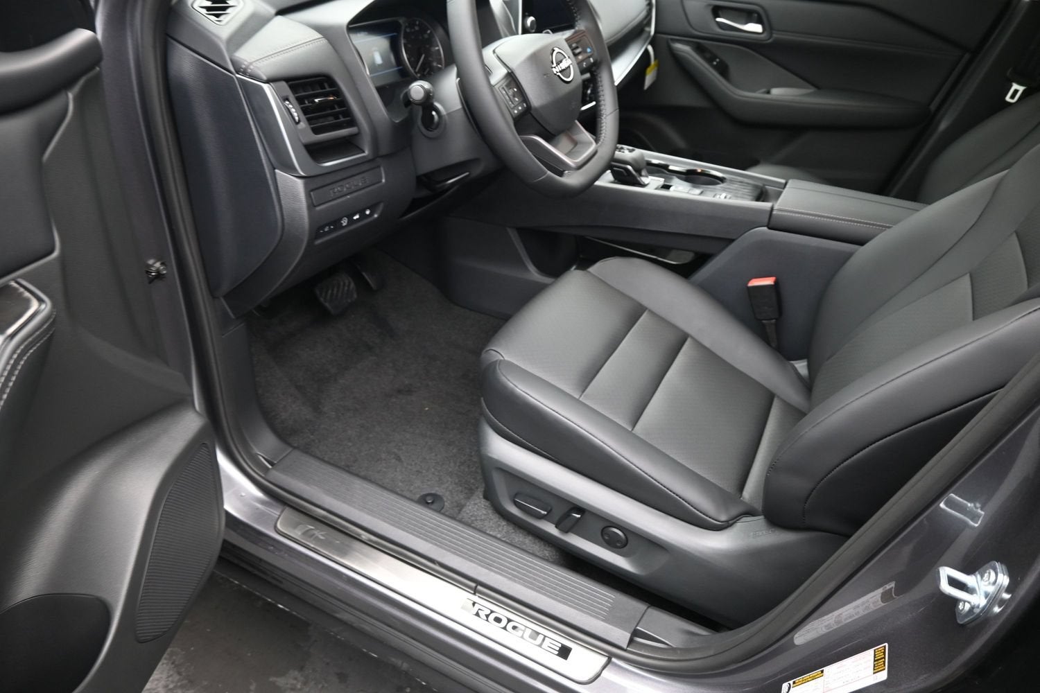 2027 Nissan ROGUE Dark Armor