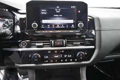 2023 Nissan Pathfinder SV