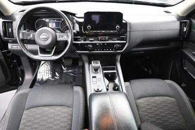 2023 Nissan Pathfinder SV