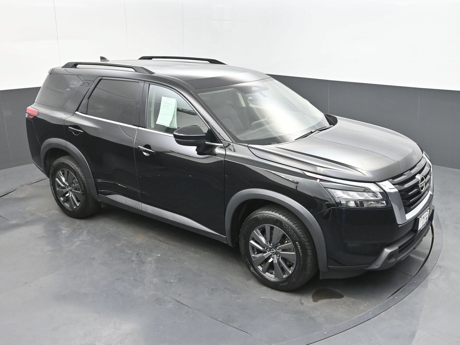 2023 Nissan Pathfinder SV