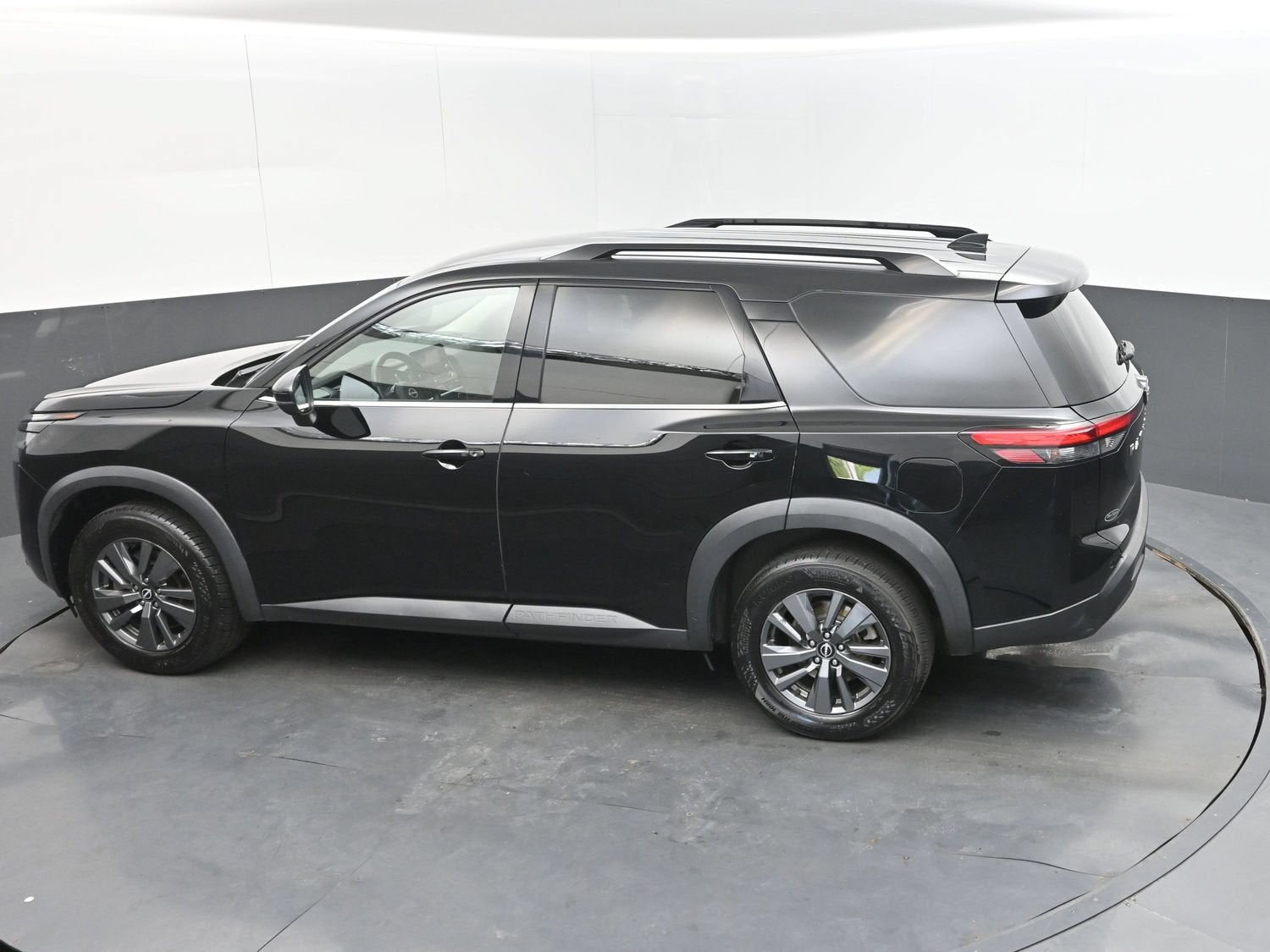 2023 Nissan Pathfinder SV