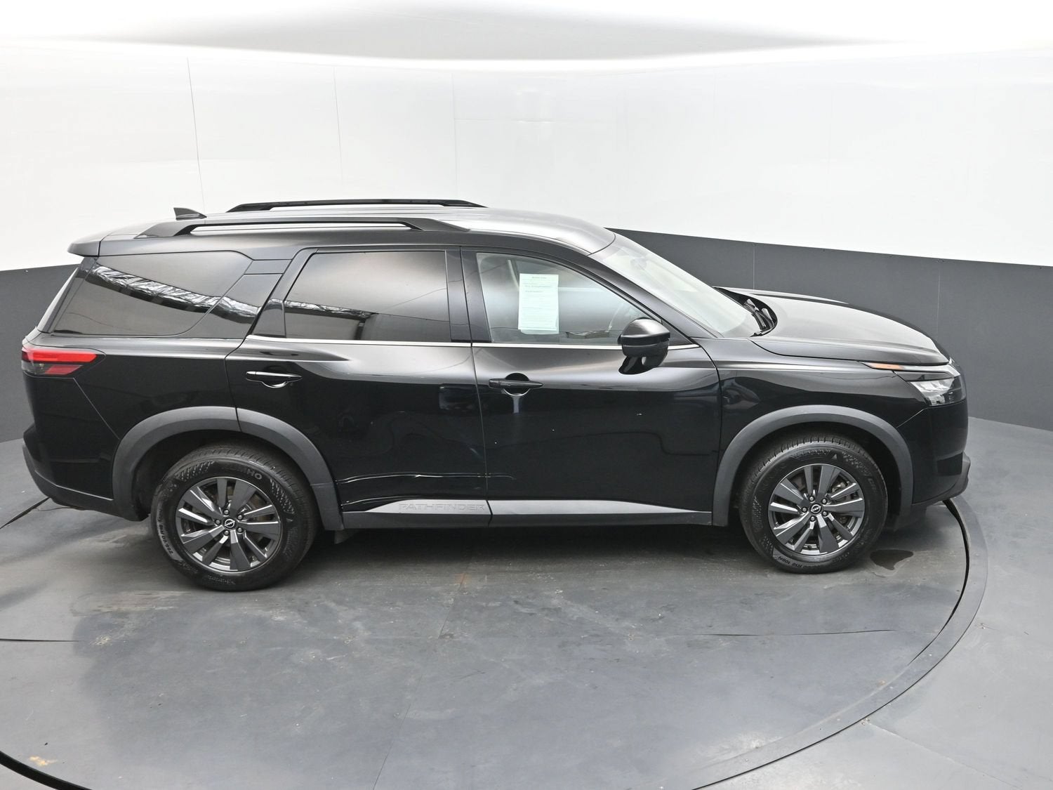 2023 Nissan Pathfinder SV
