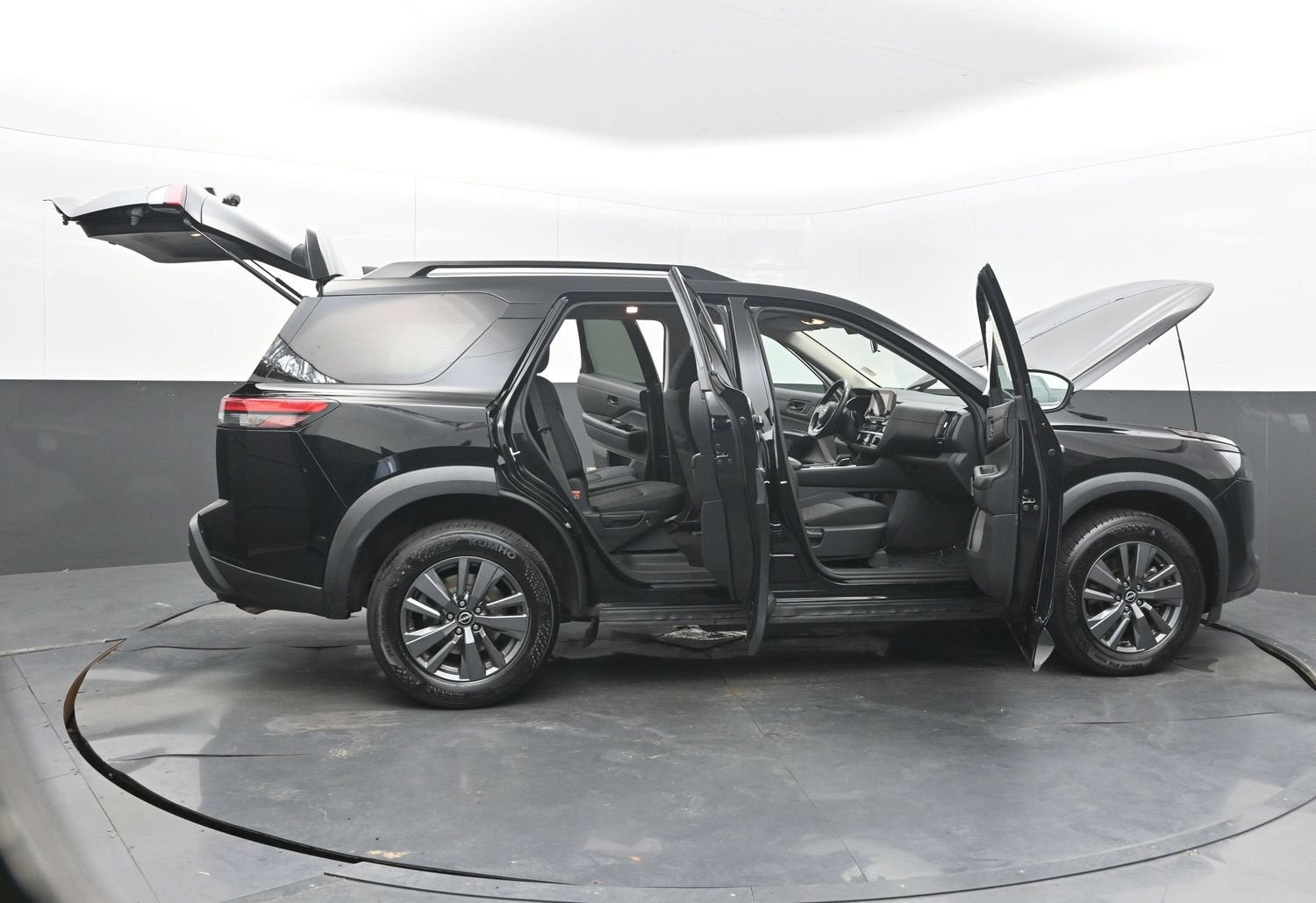 2023 Nissan Pathfinder SV