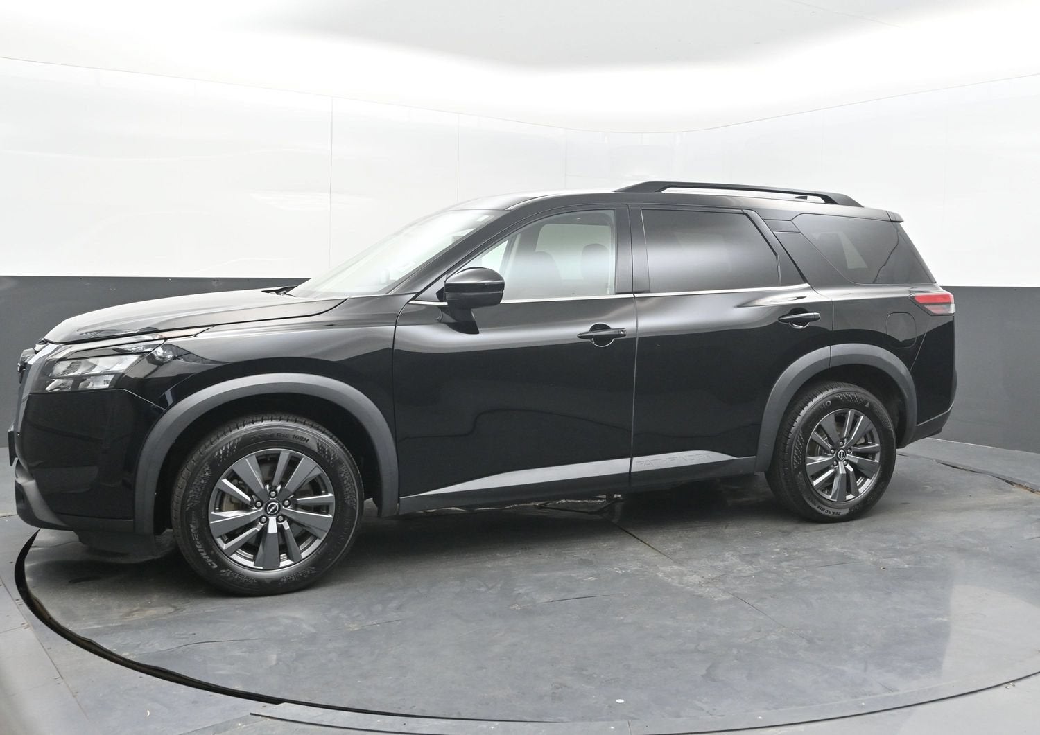 2023 Nissan Pathfinder SV
