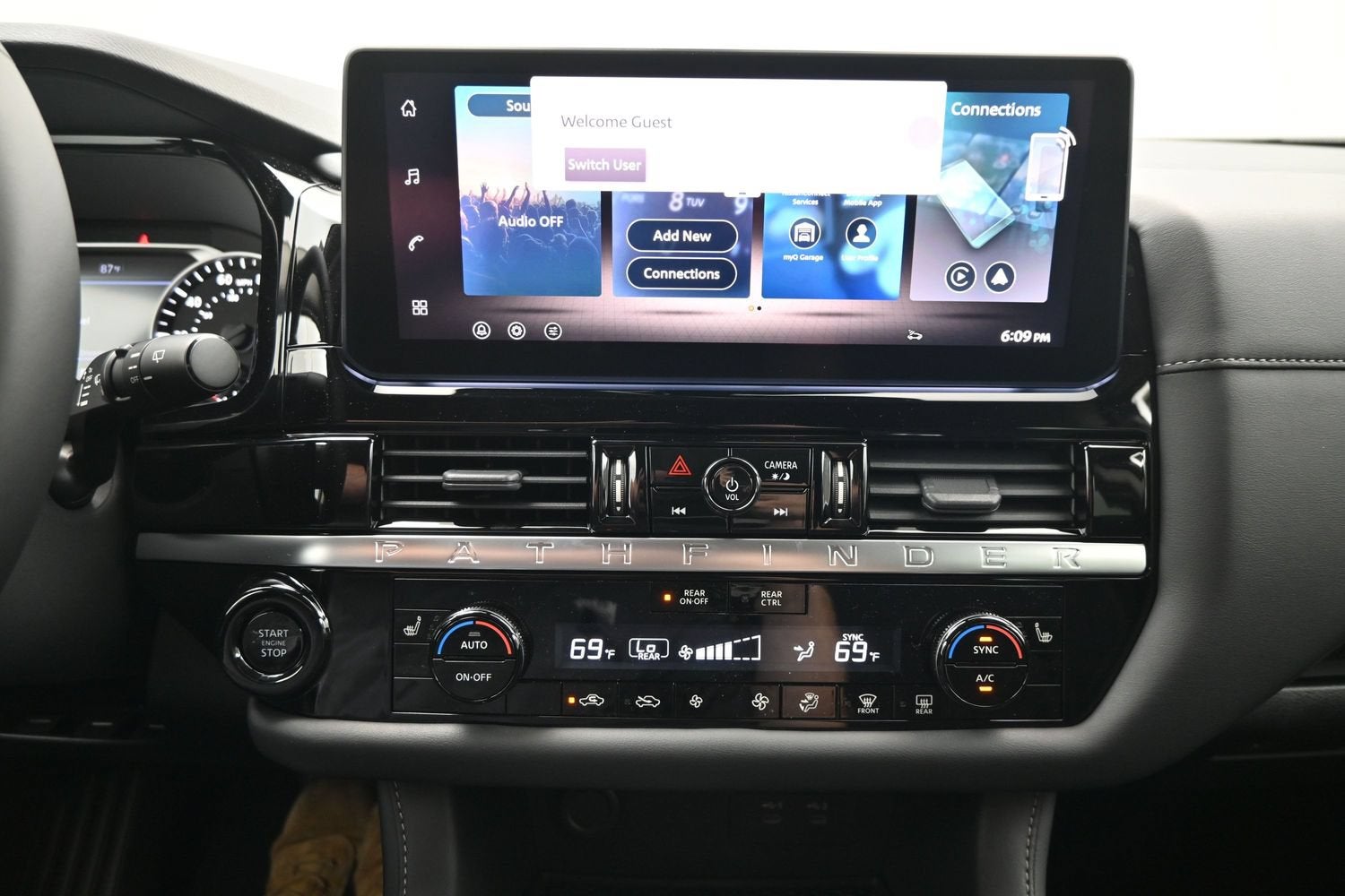 2026 Nissan PATHFINDER SV