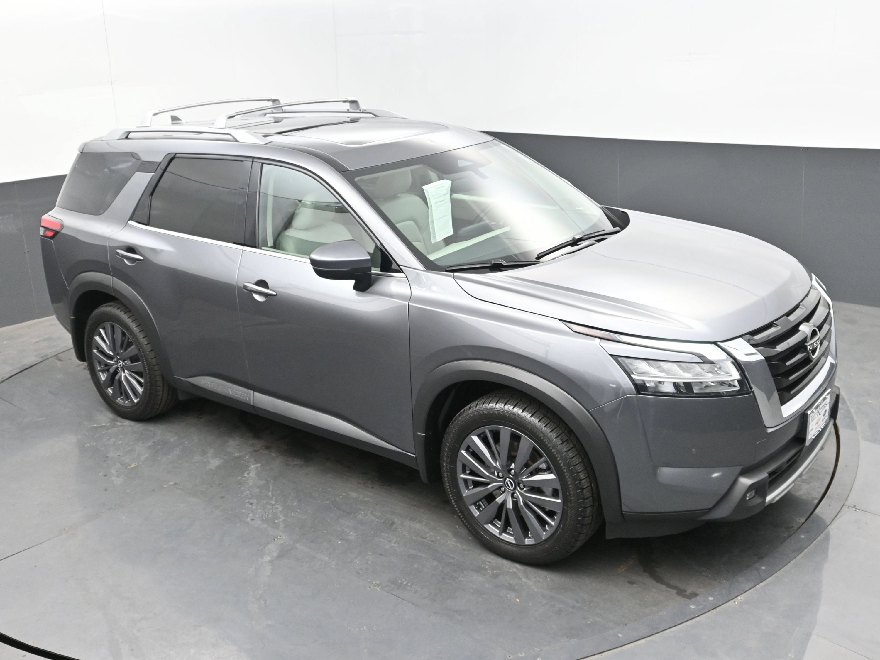 2022 Nissan Pathfinder SL