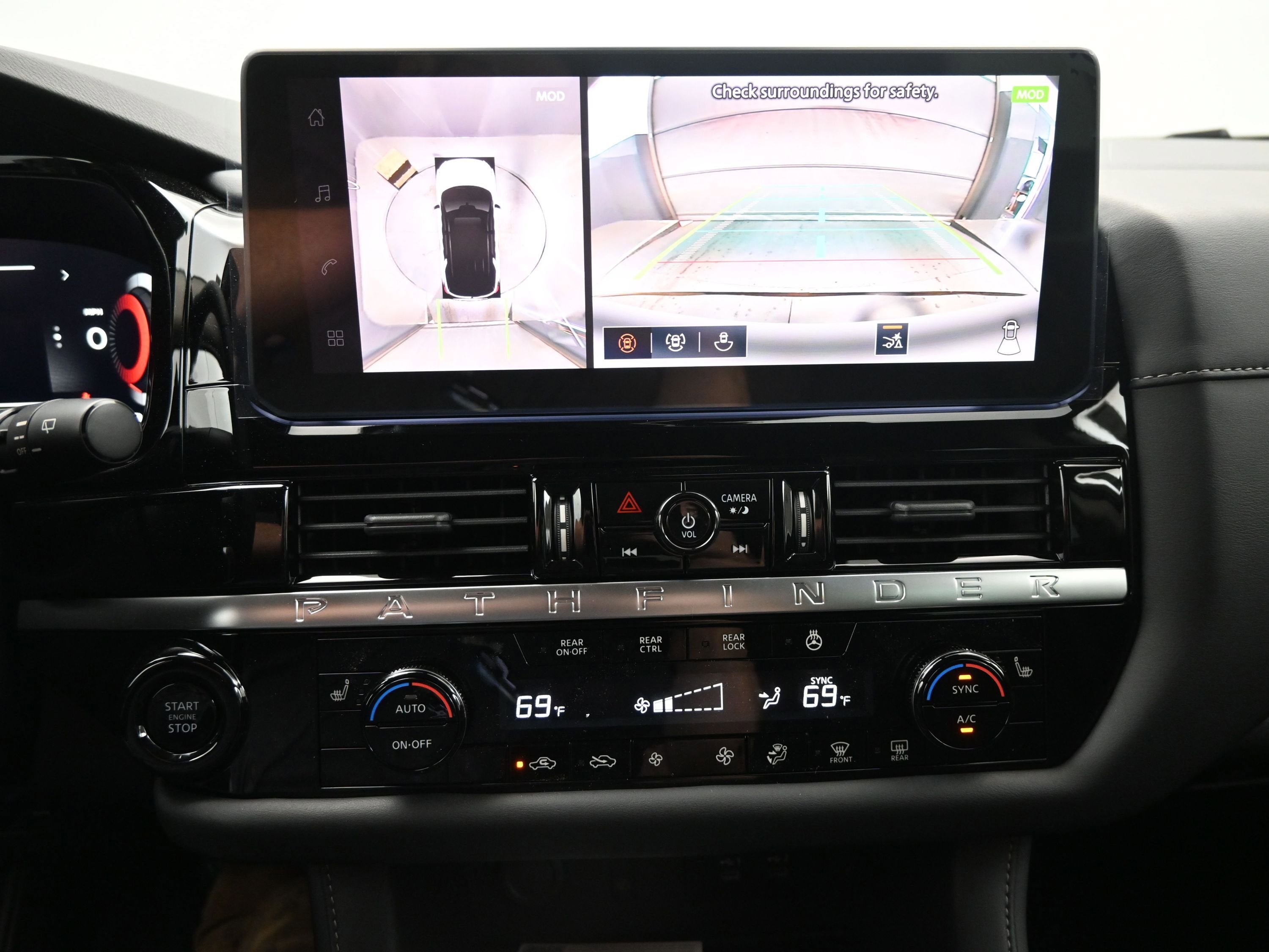 2026 Nissan PATHFINDER SL