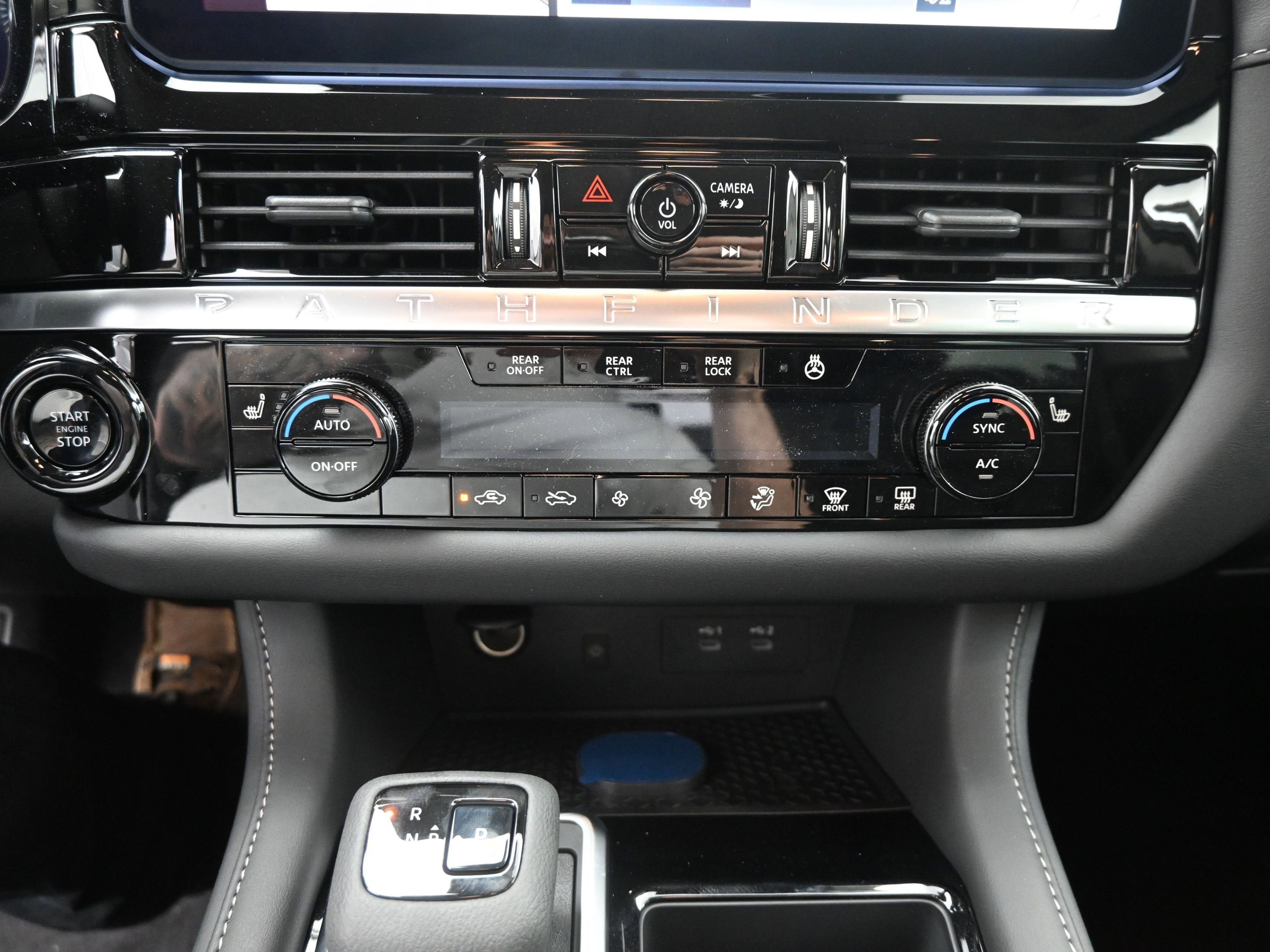 2026 Nissan PATHFINDER SL