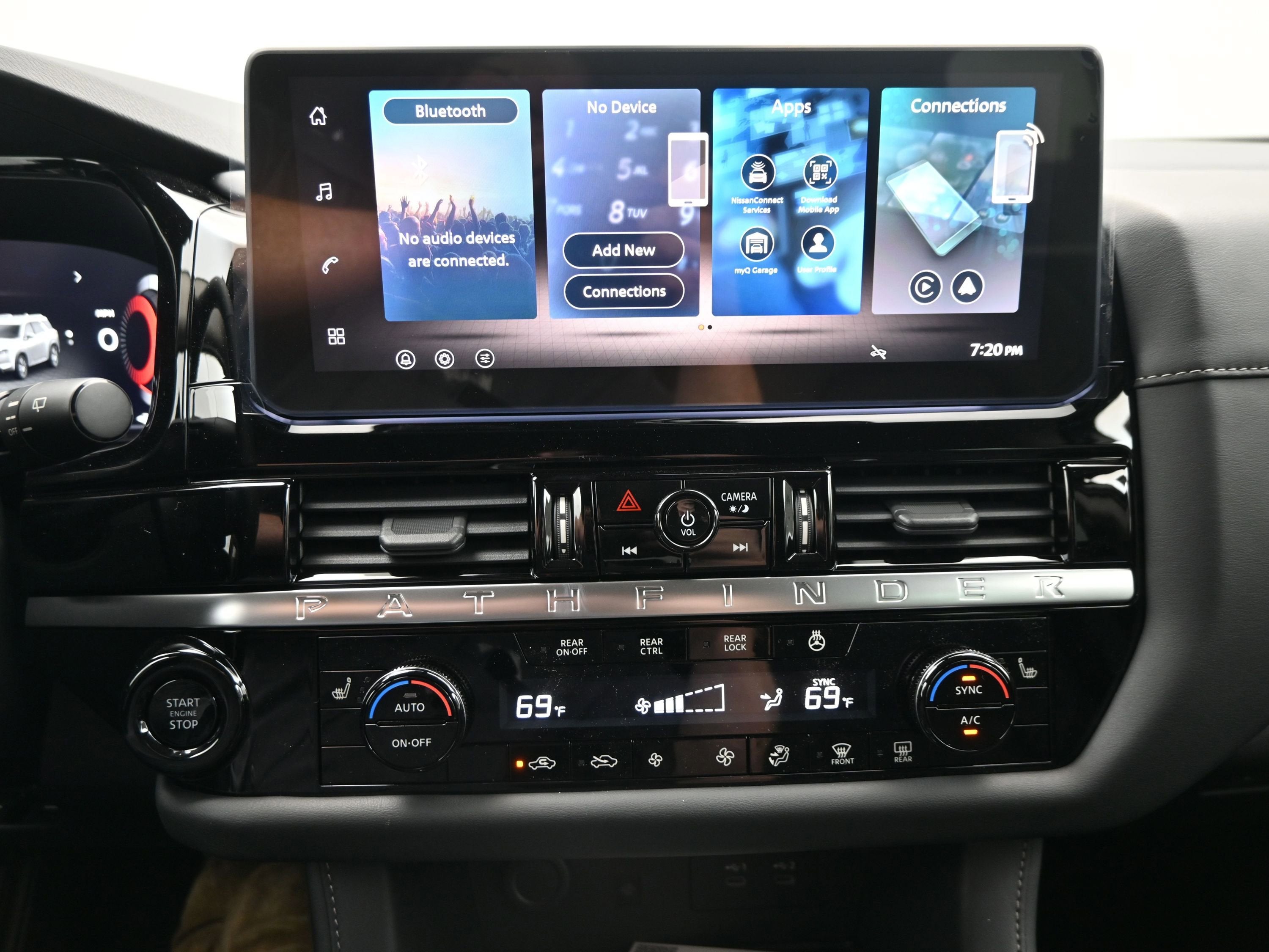 2026 Nissan PATHFINDER SL