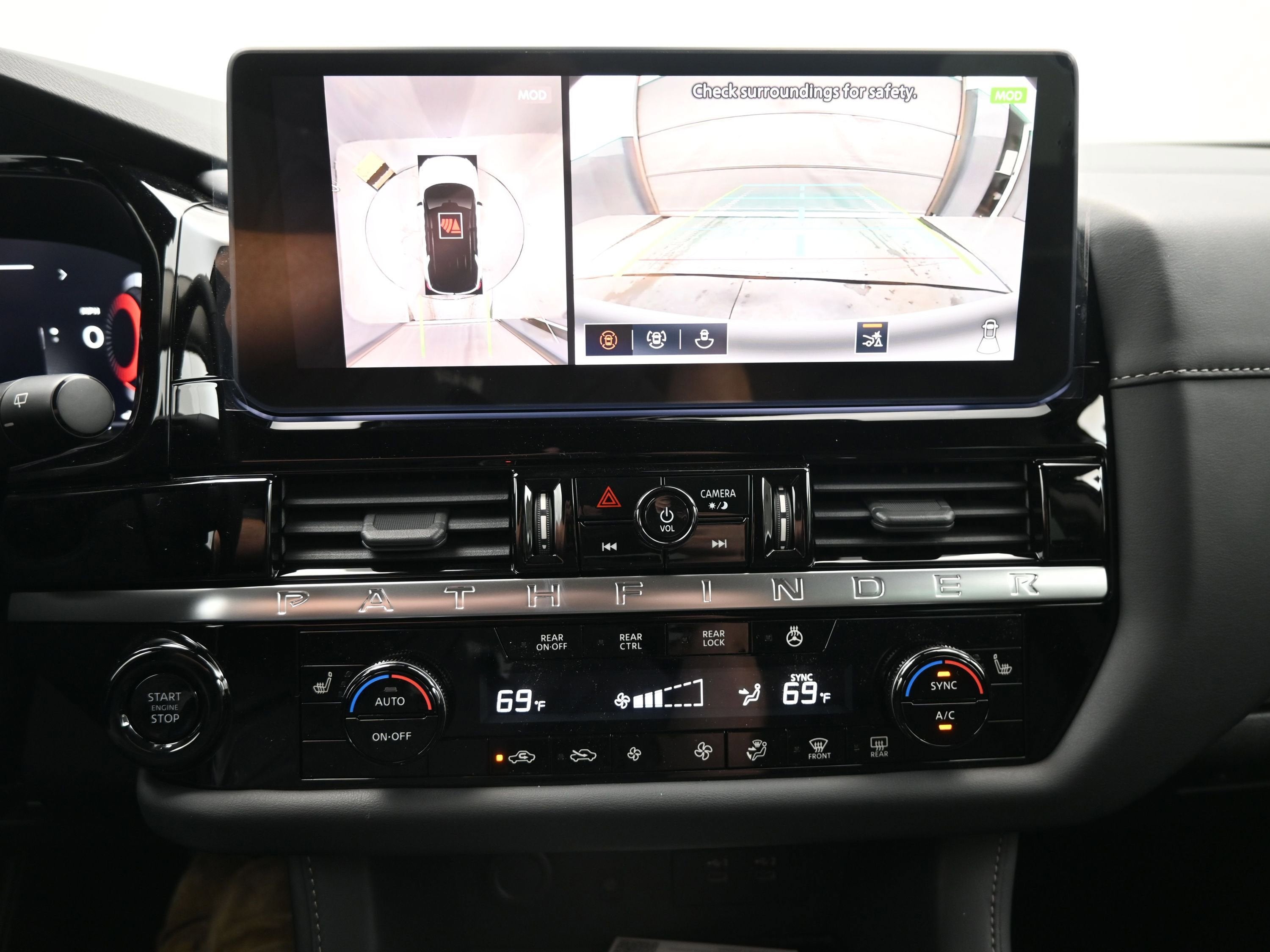 2026 Nissan PATHFINDER SL
