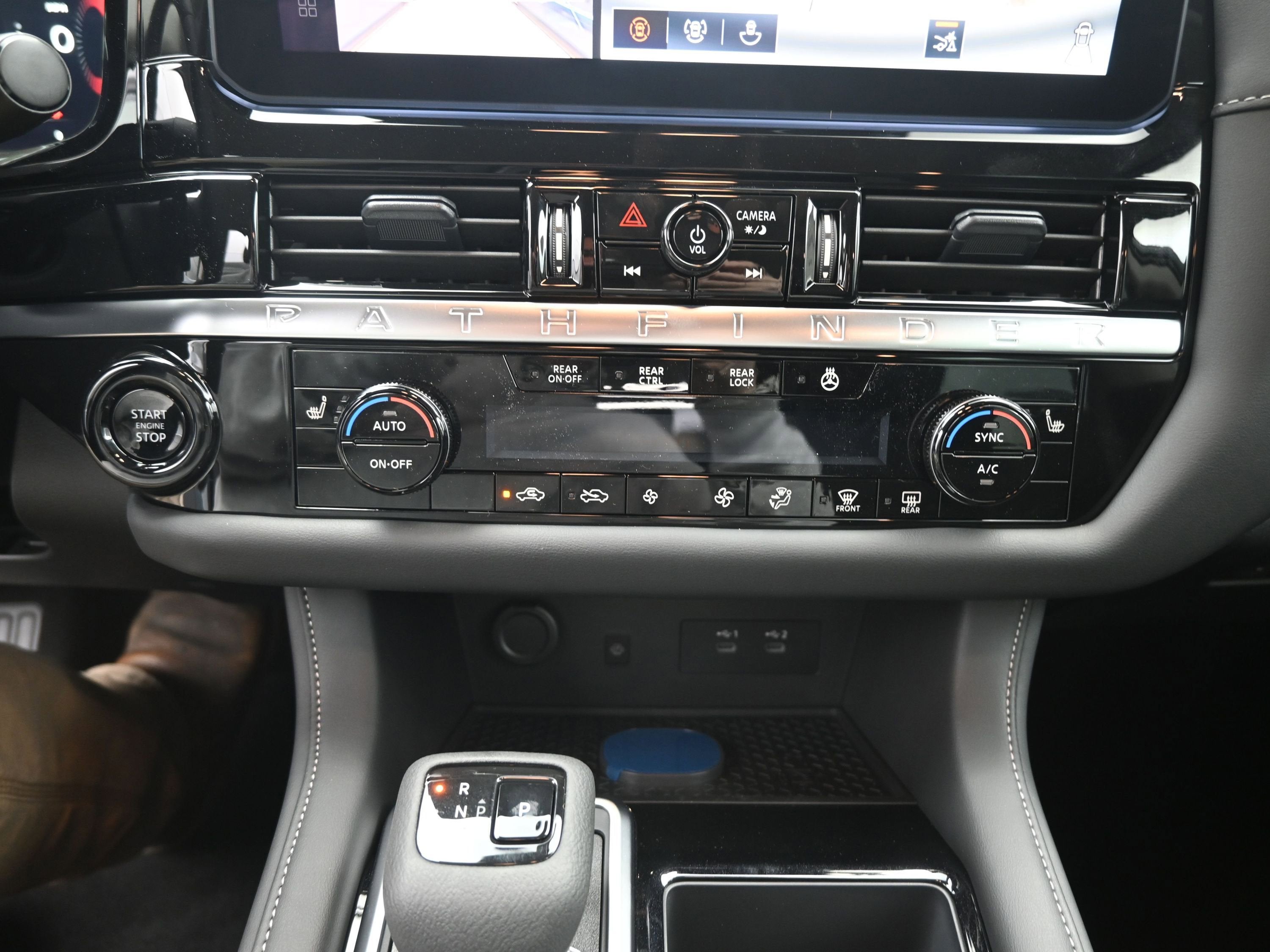 2026 Nissan PATHFINDER SL