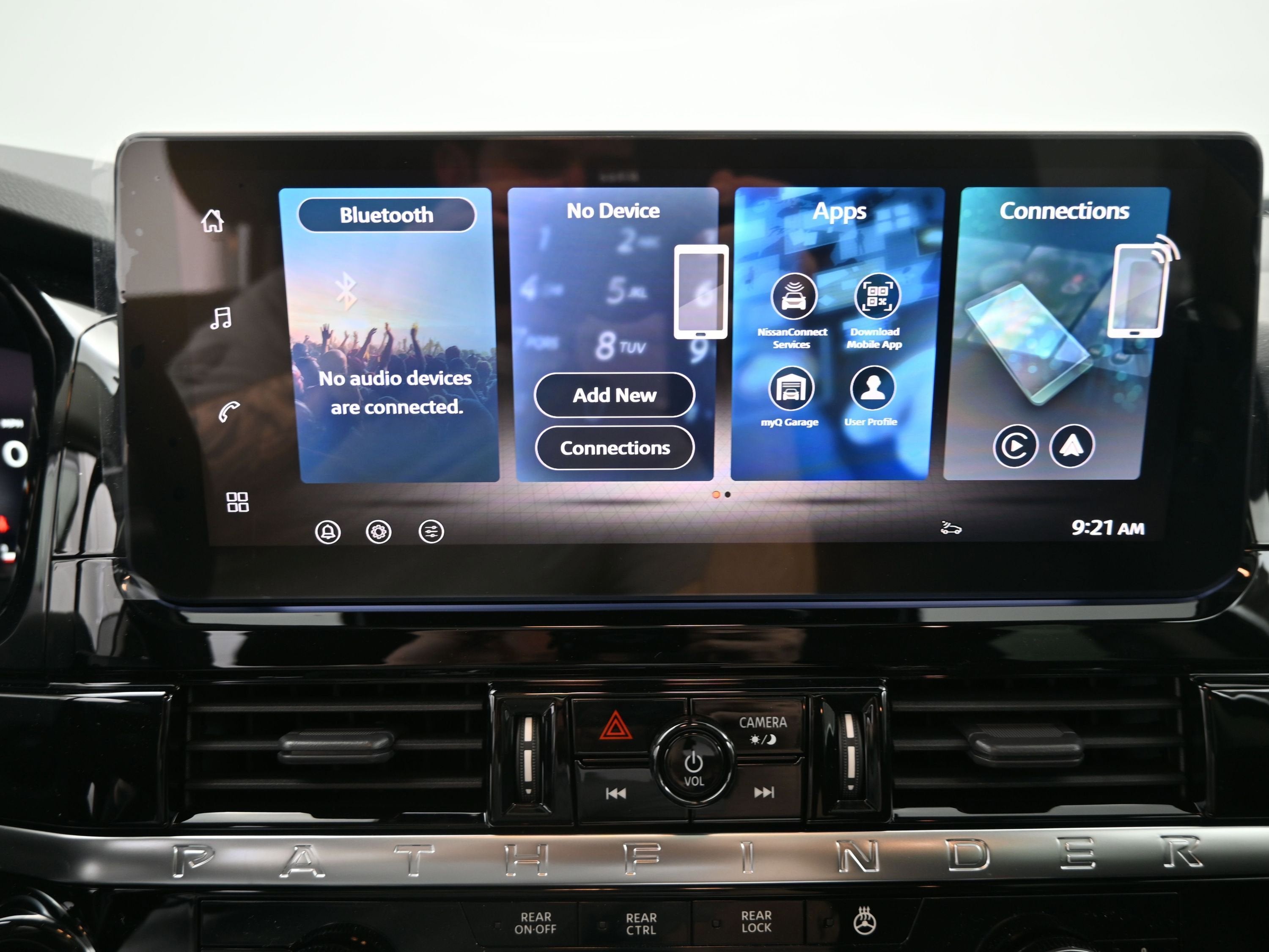 2026 Nissan PATHFINDER SL