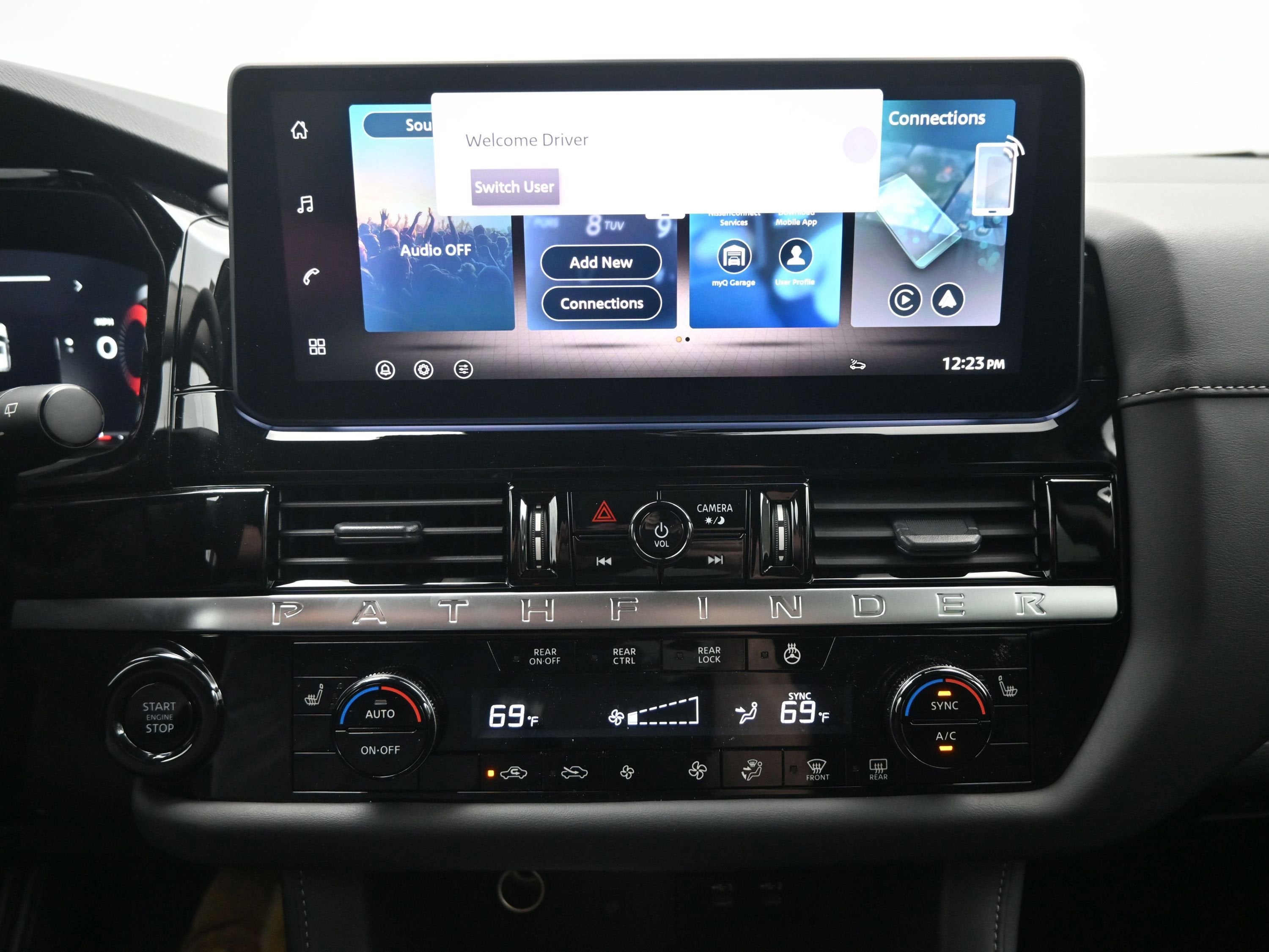 2026 Nissan PATHFINDER SL