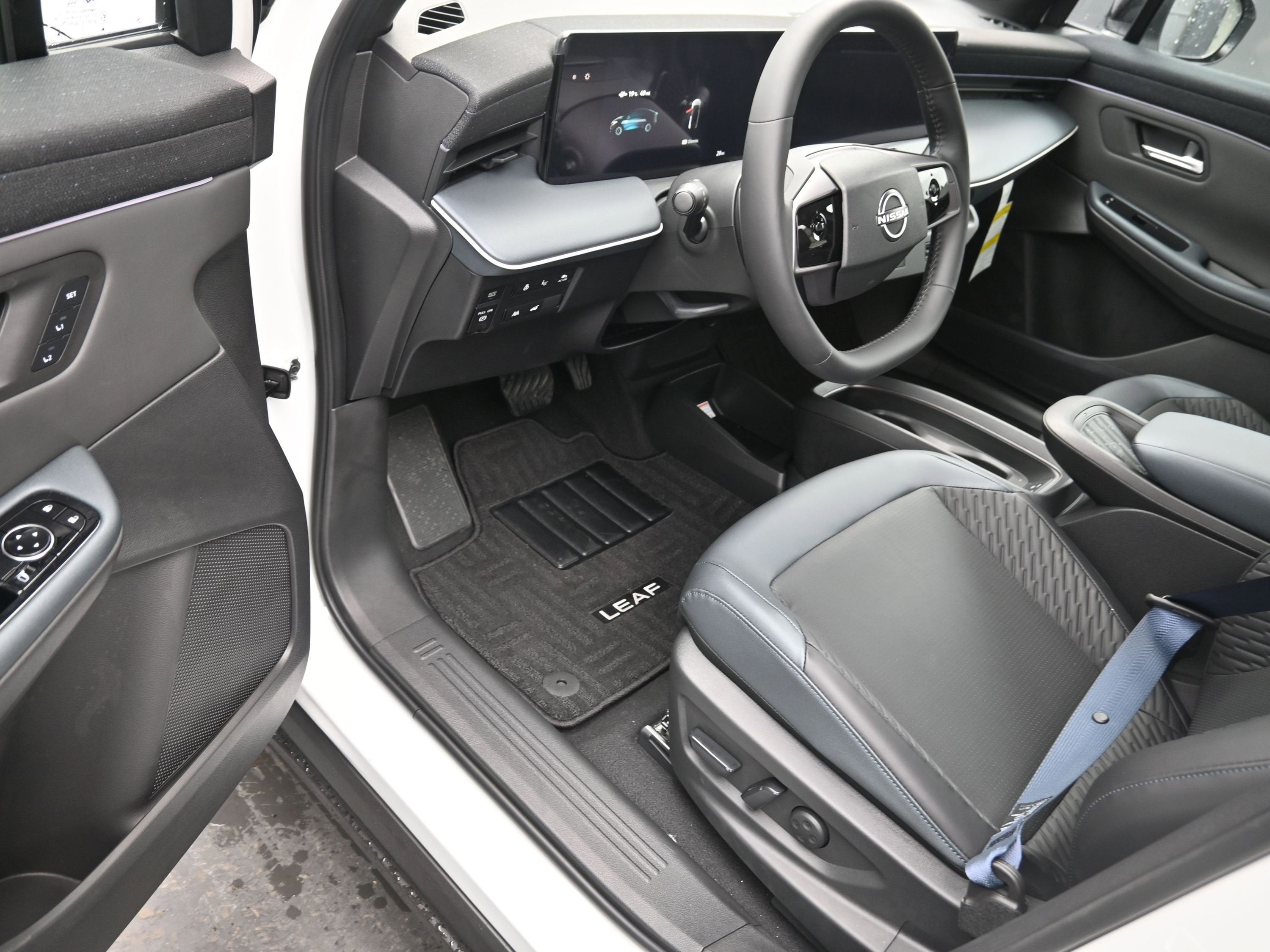 2026 Nissan LEAF PLATINUM+