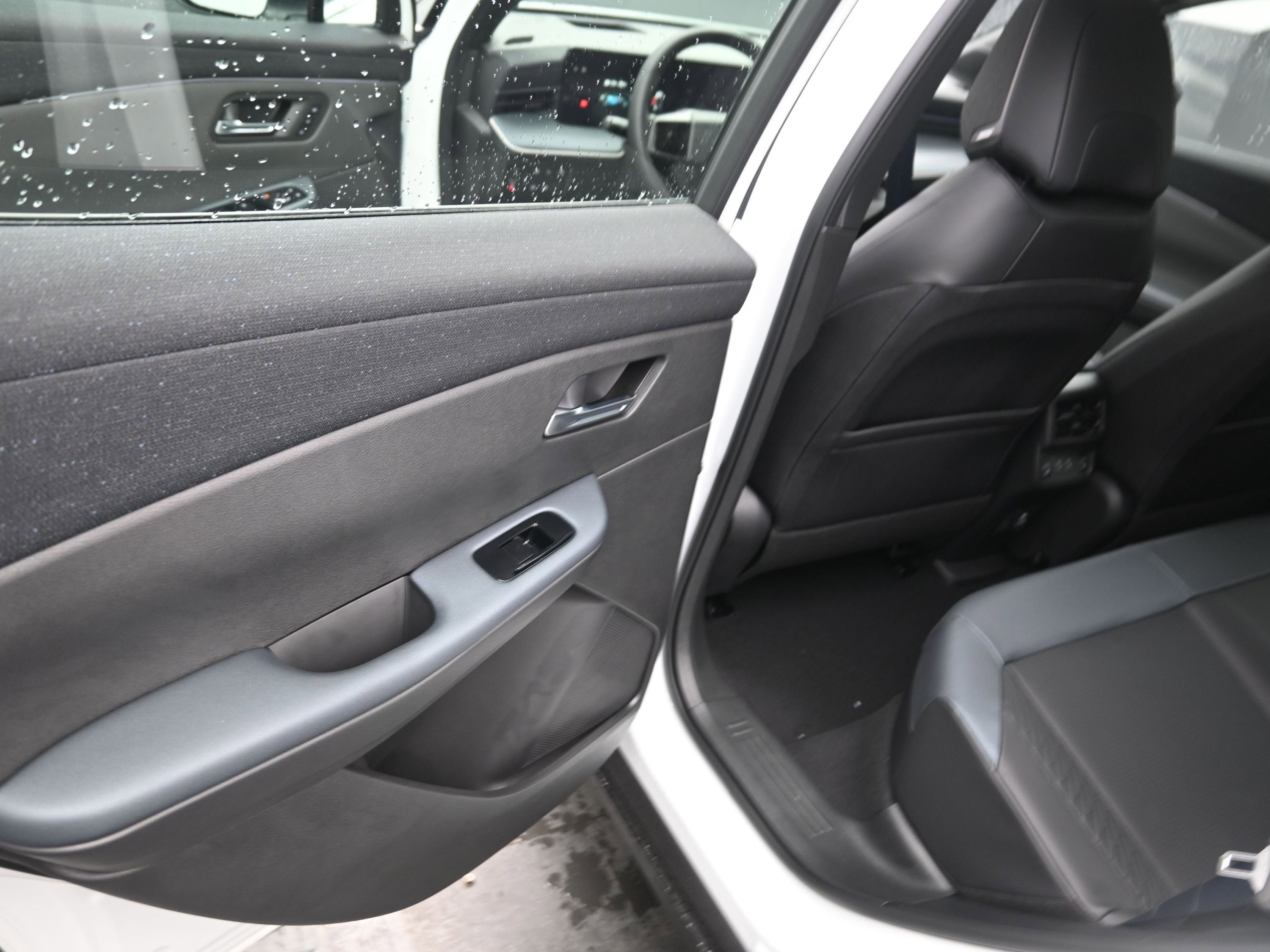 2026 Nissan LEAF PLATINUM+