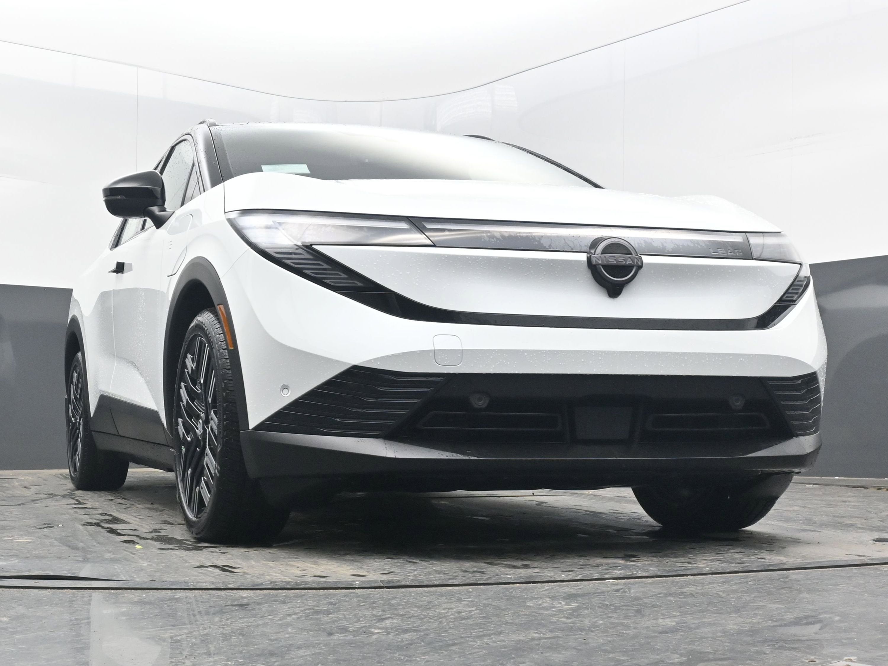 2026 Nissan LEAF PLATINUM+