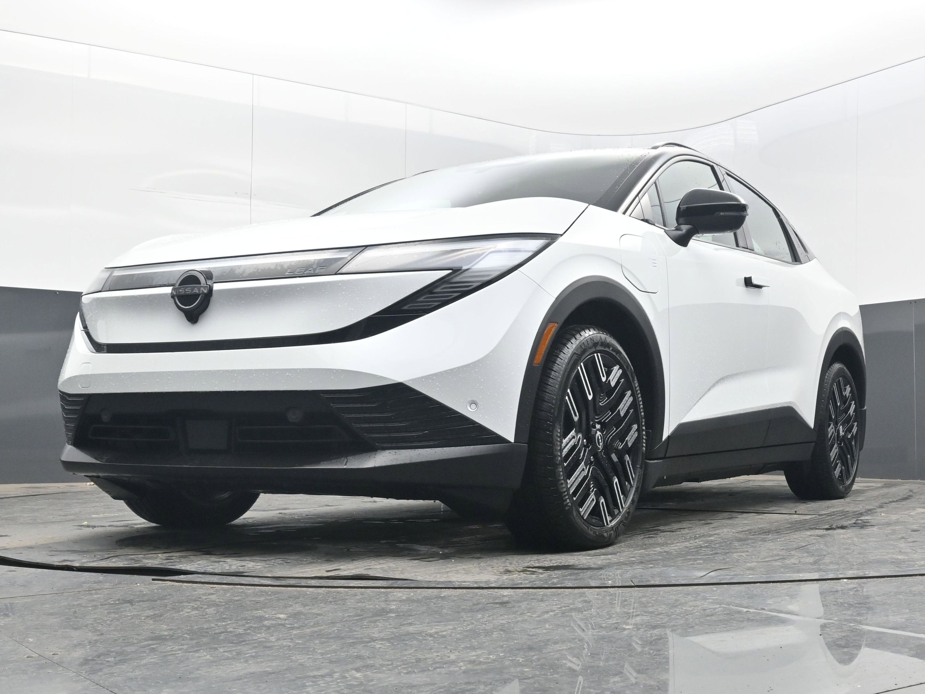 2026 Nissan LEAF PLATINUM+