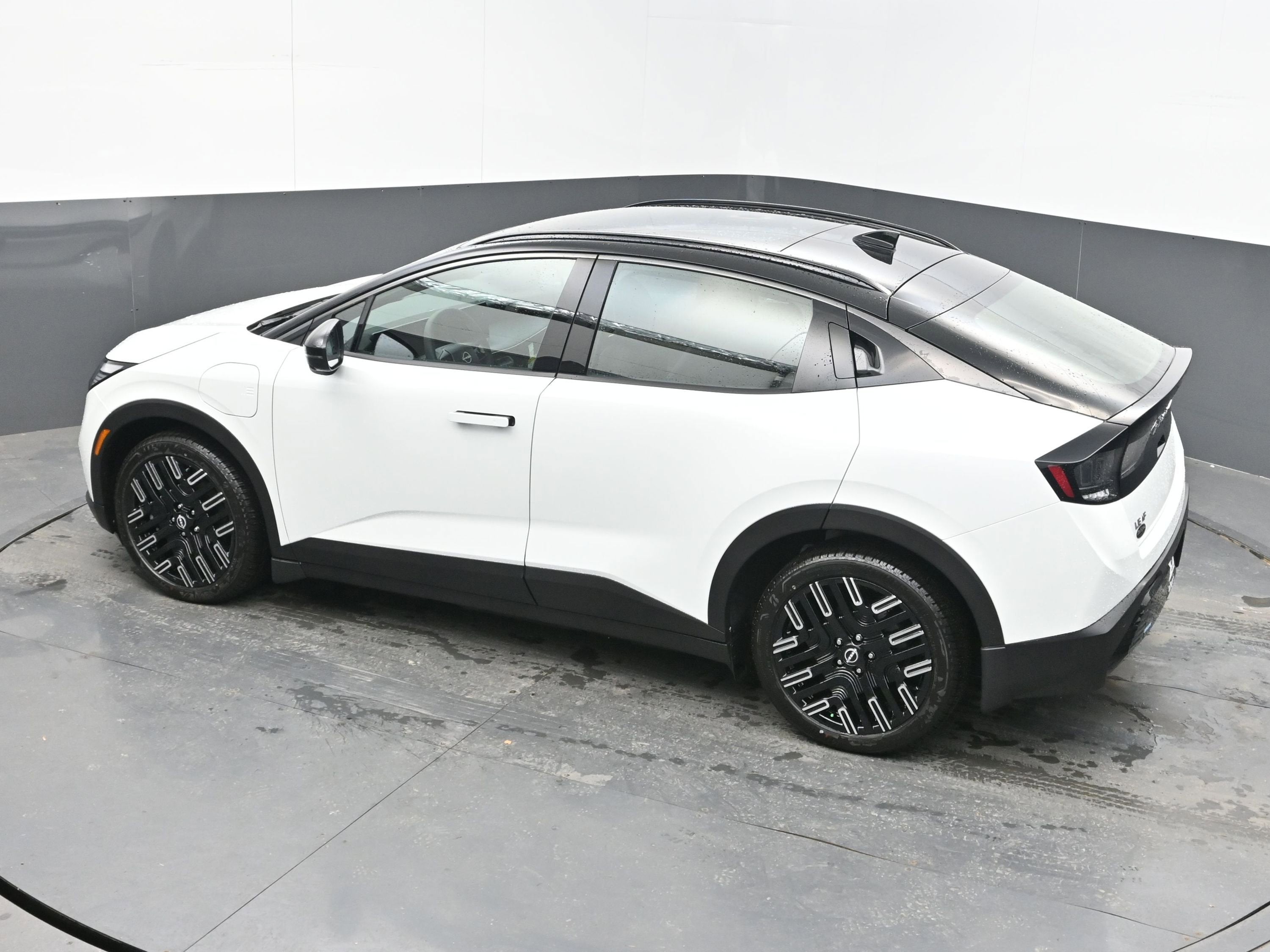 2026 Nissan LEAF PLATINUM+