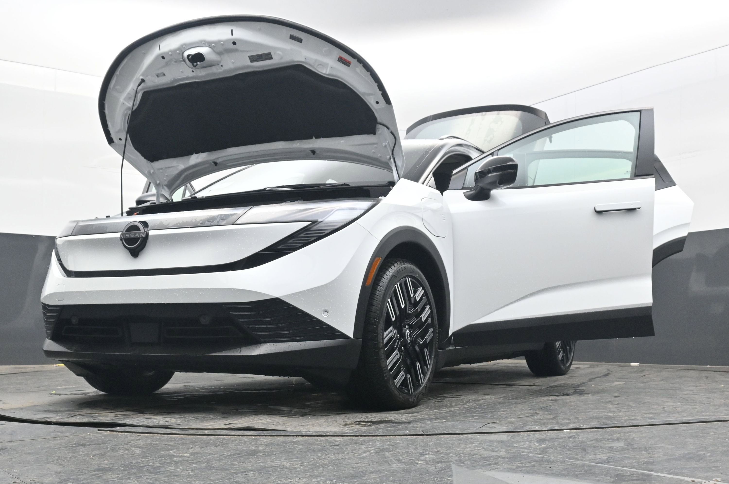 2026 Nissan LEAF PLATINUM+