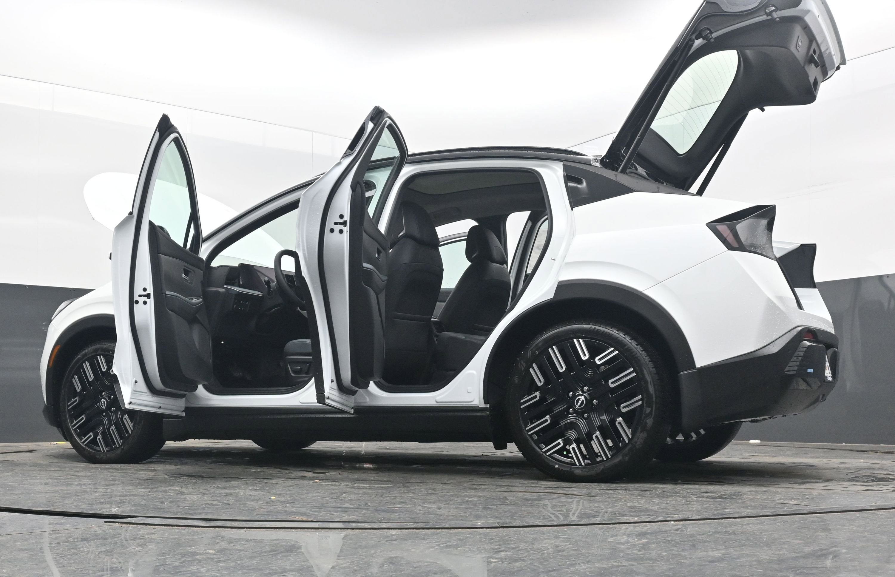 2026 Nissan LEAF PLATINUM+