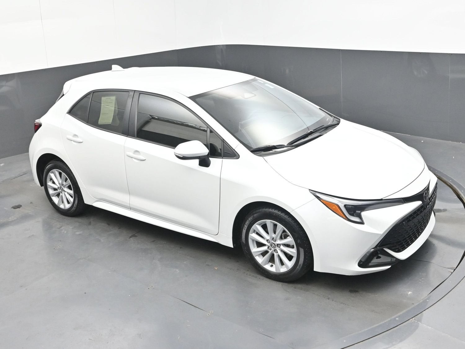 2025 Toyota Corolla Hatchback SE