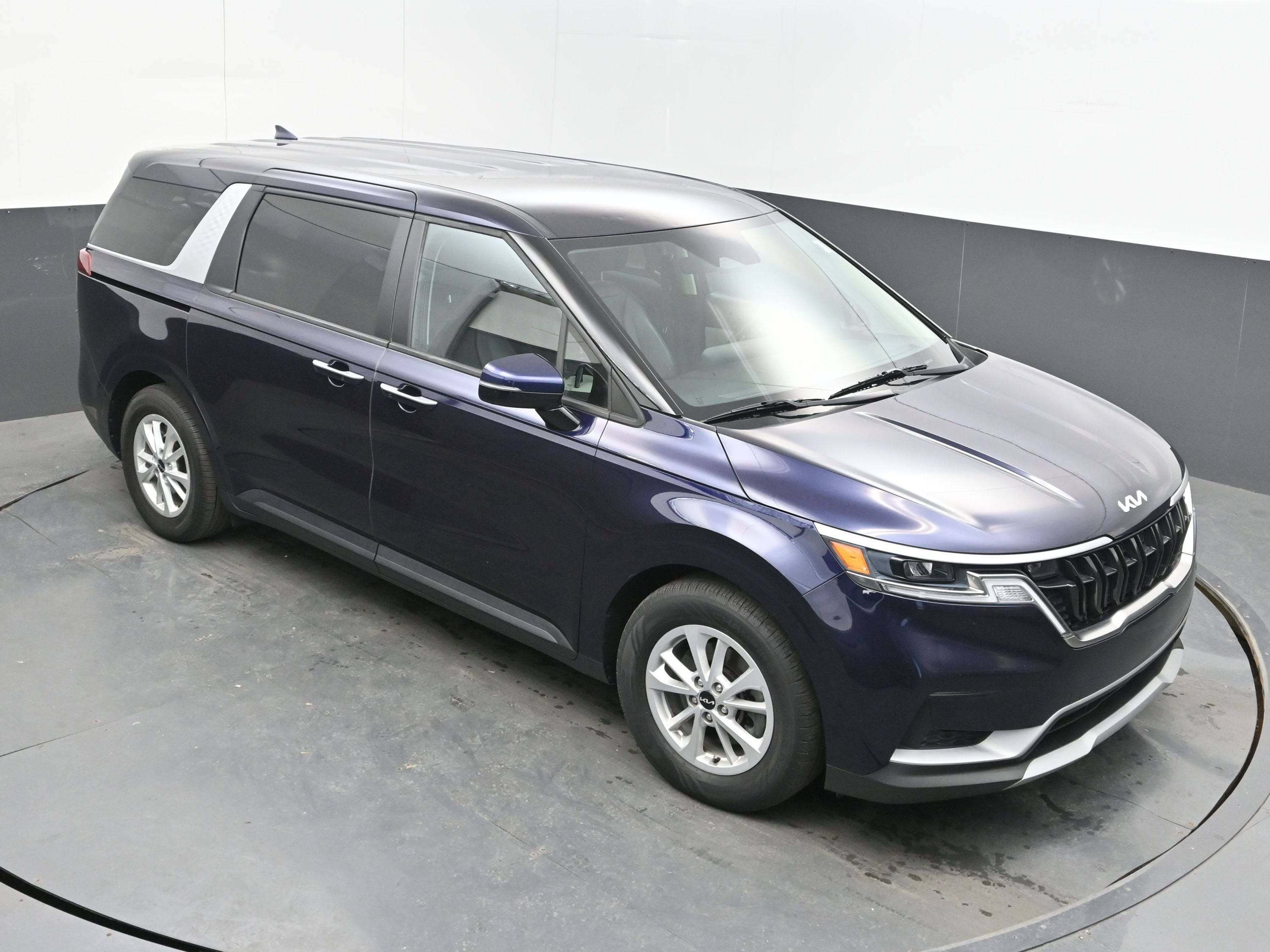 2023 Kia Carnival LX